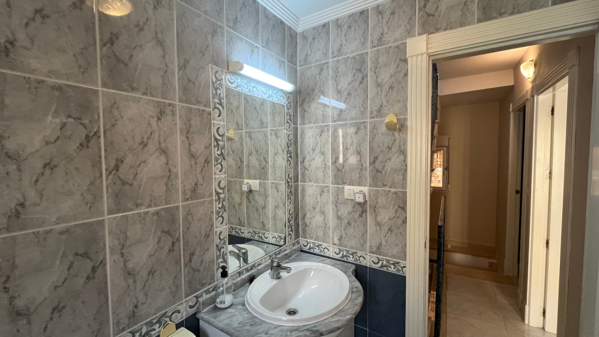 Resale - Townhouse - Villamartin - las filipinas