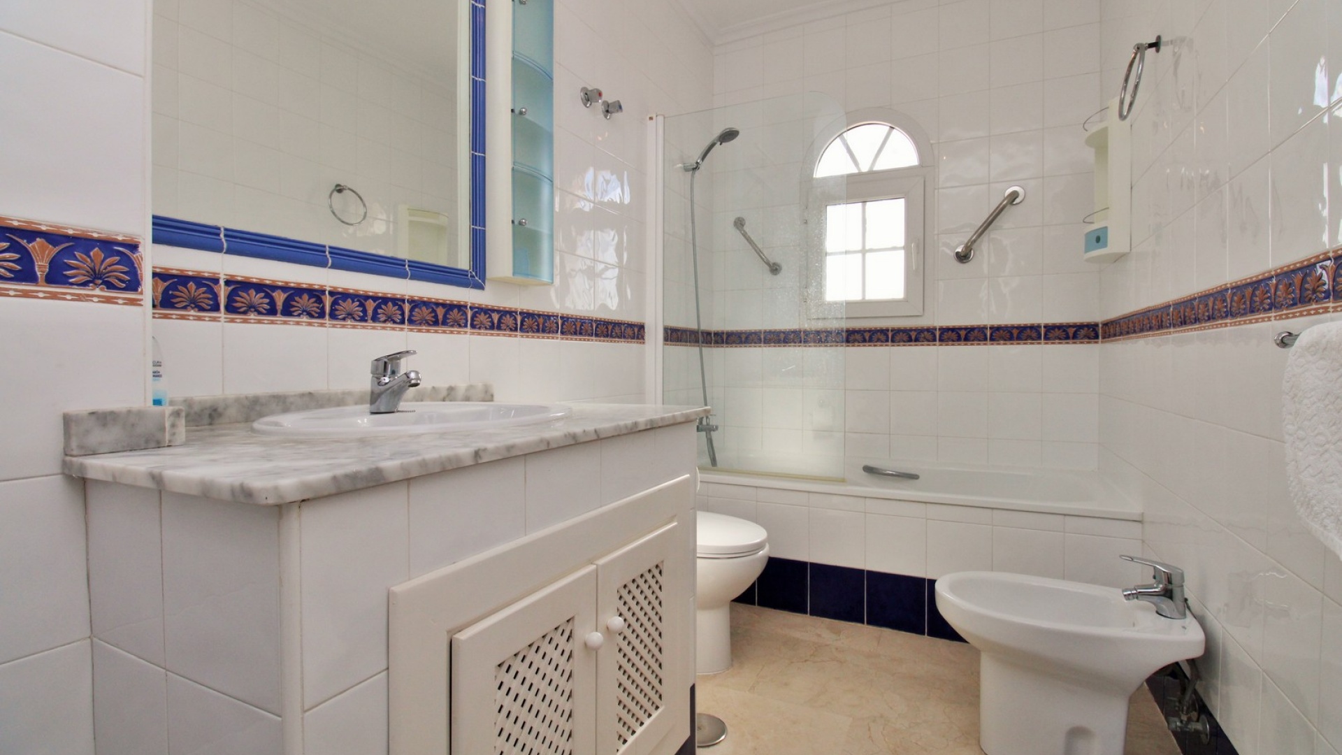 Resale - Townhouse - Villamartin - las violetas