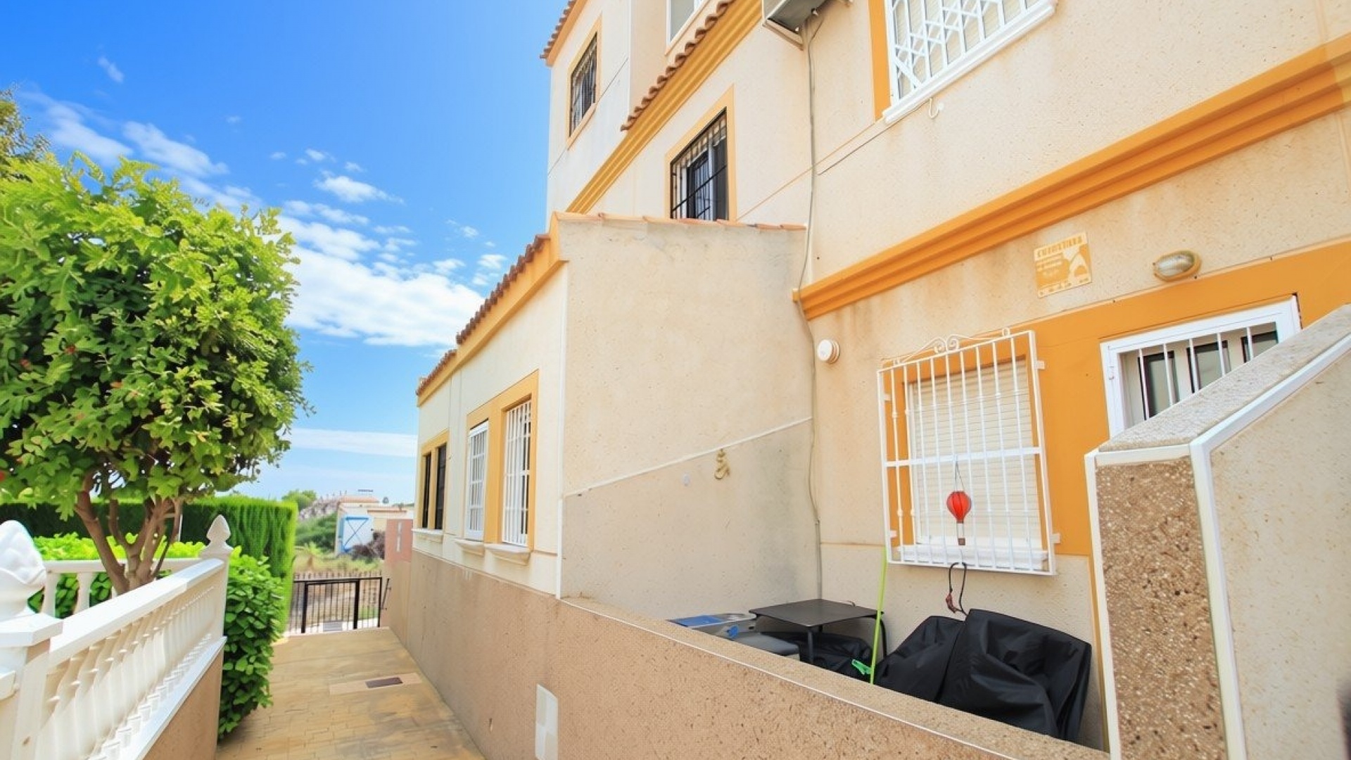 Resale - Townhouse - Villamartin - st james hill
