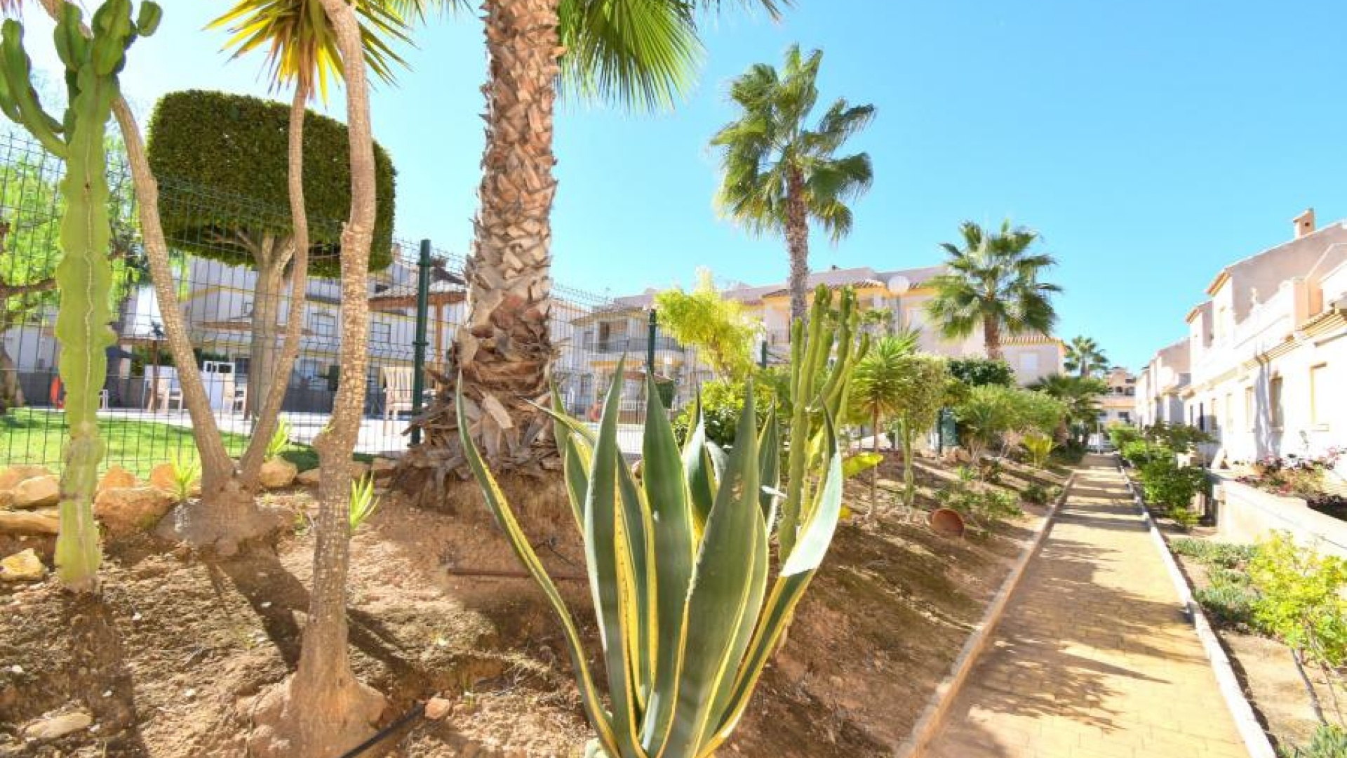 Resale - Townhouse - Villamartin - st james hill