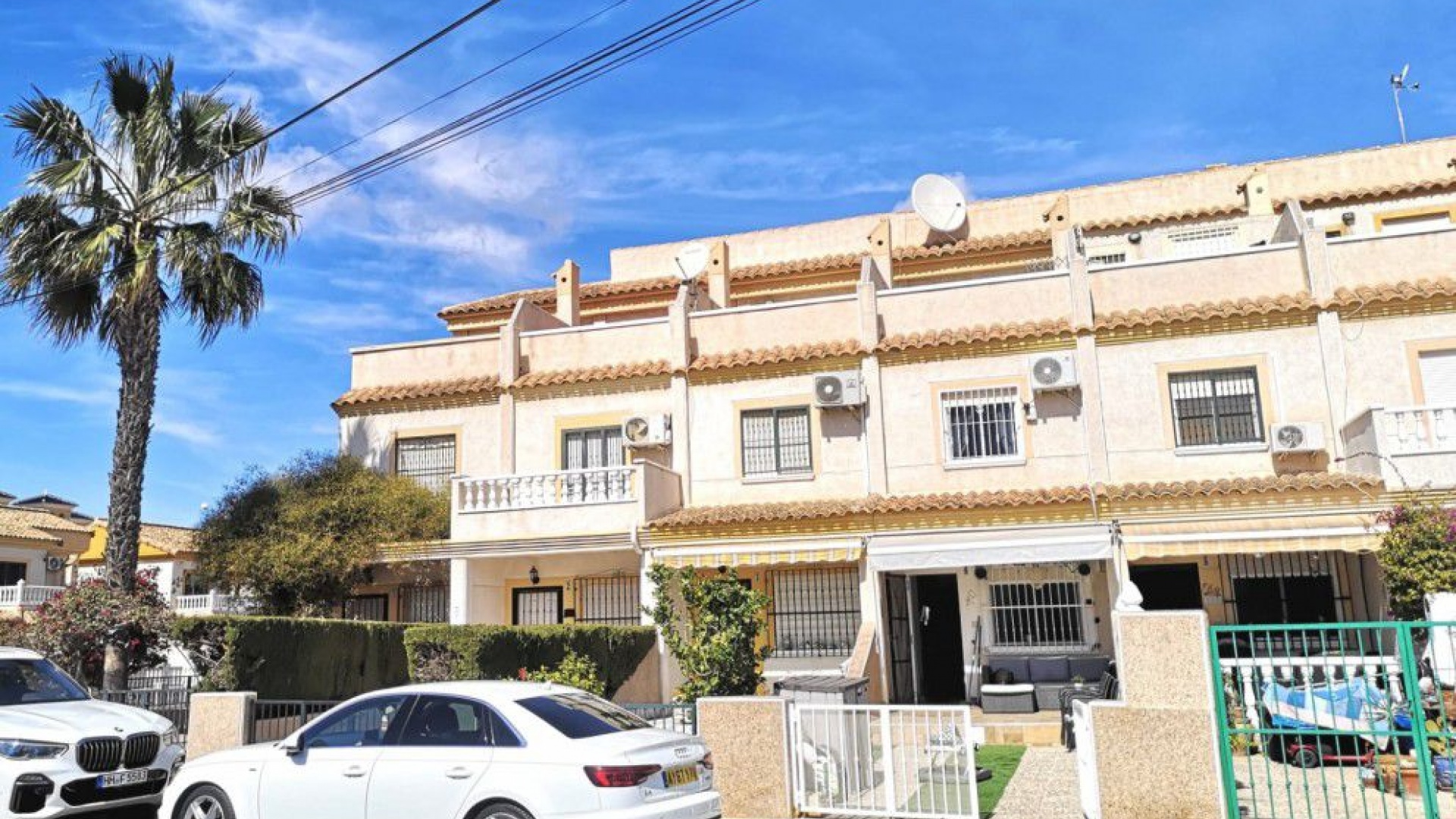 Resale - Townhouse - Villamartin - st james hill