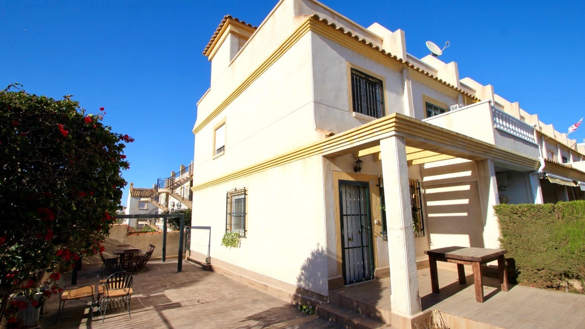 Resale - Townhouse - Villamartin - st james hill