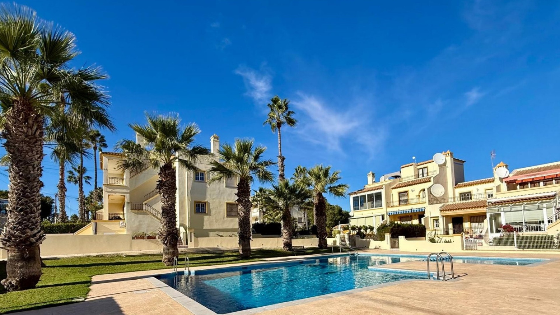 Resale - Townhouse - Villamartin - valencia norte