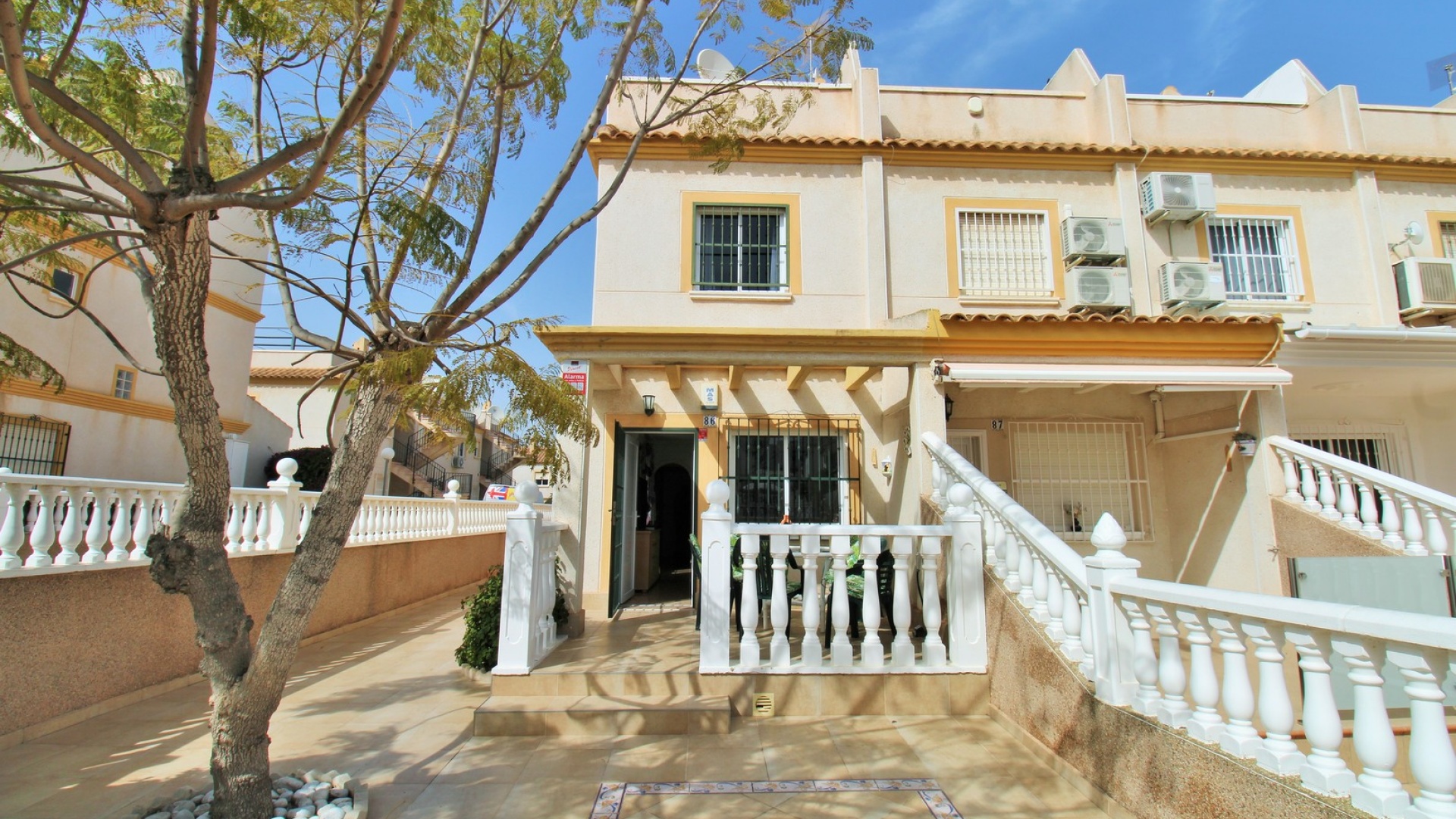 Resale - Townhouse - Villamartin