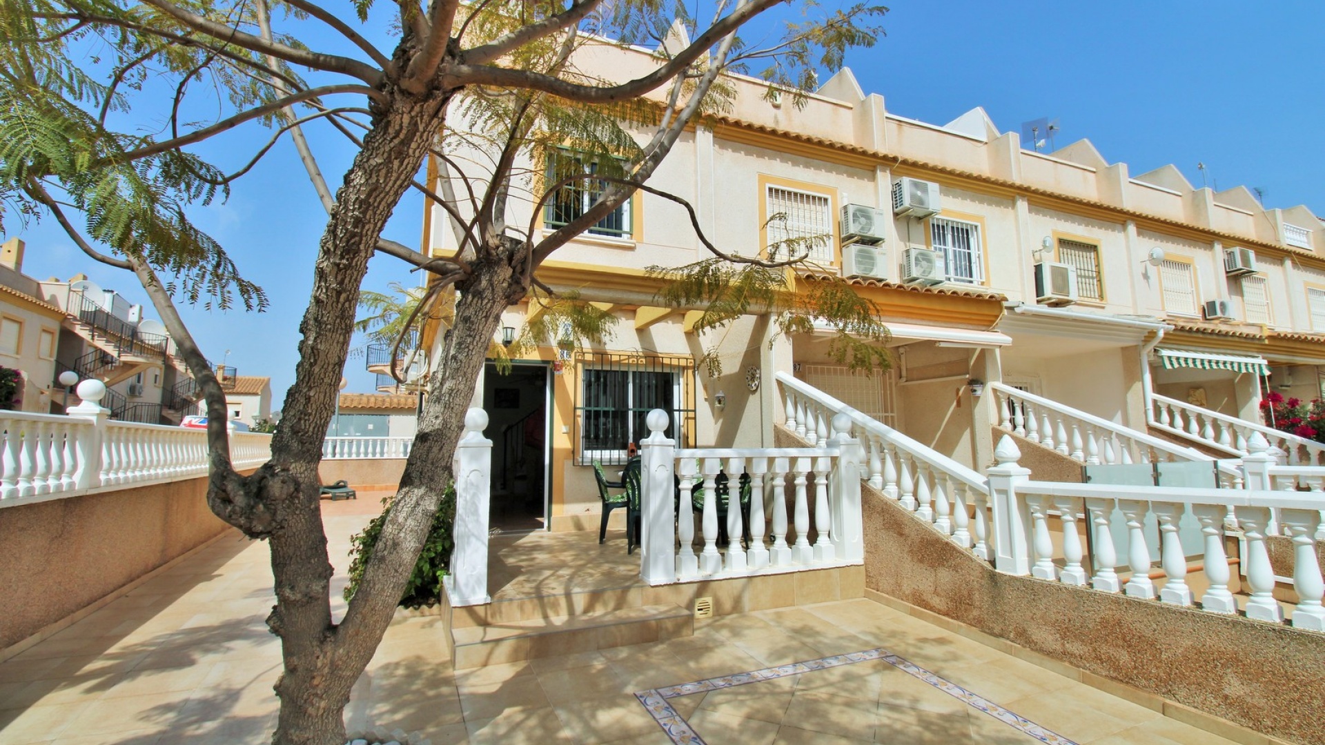 Resale - Townhouse - Villamartin