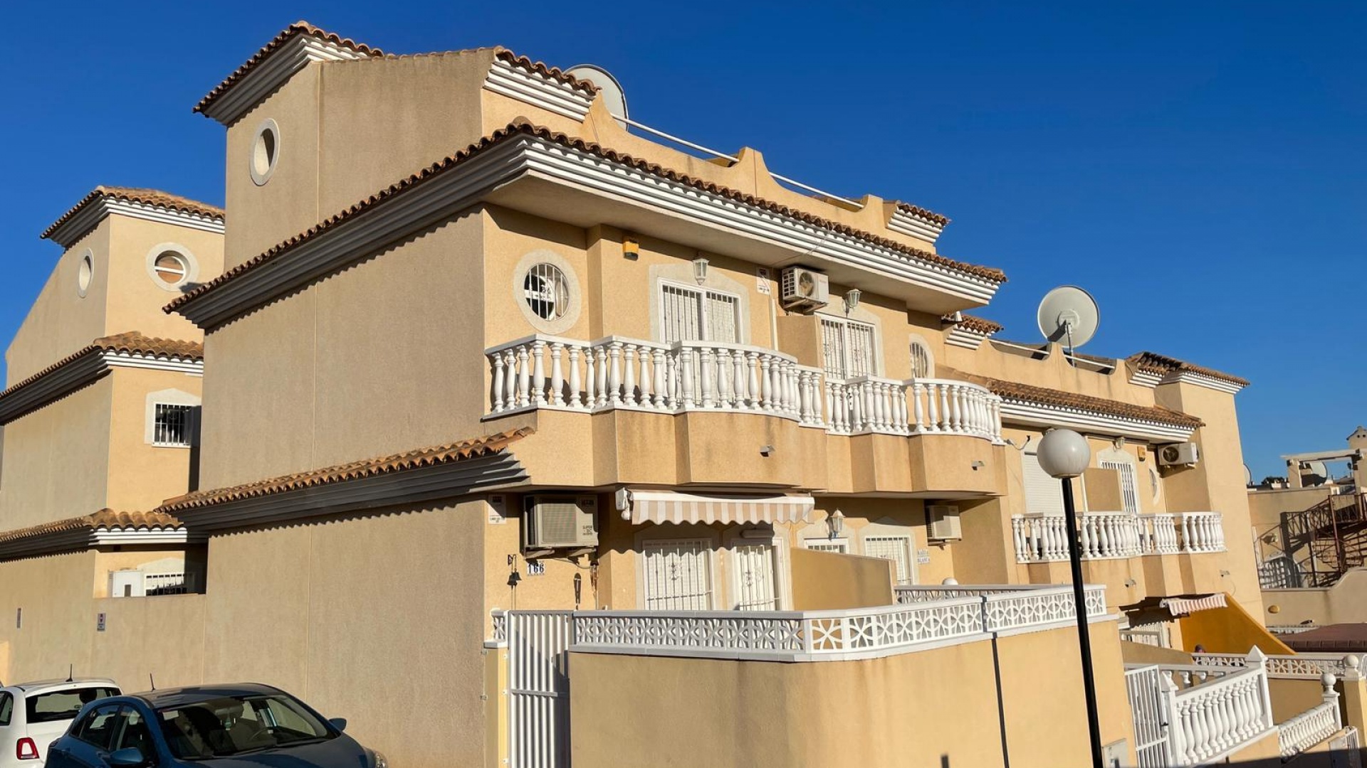Resale - Townhouse - Villamartin