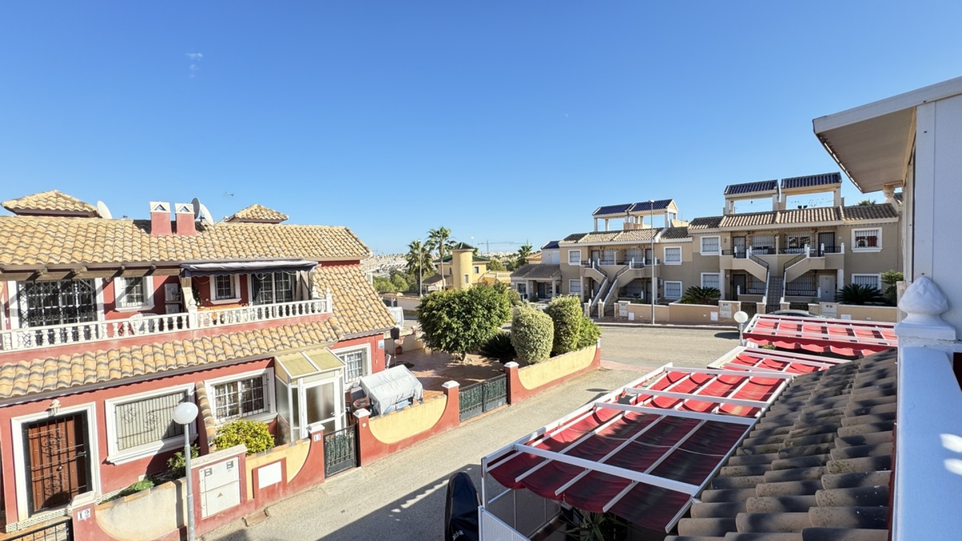 Resale - Townhouse - Villamartin