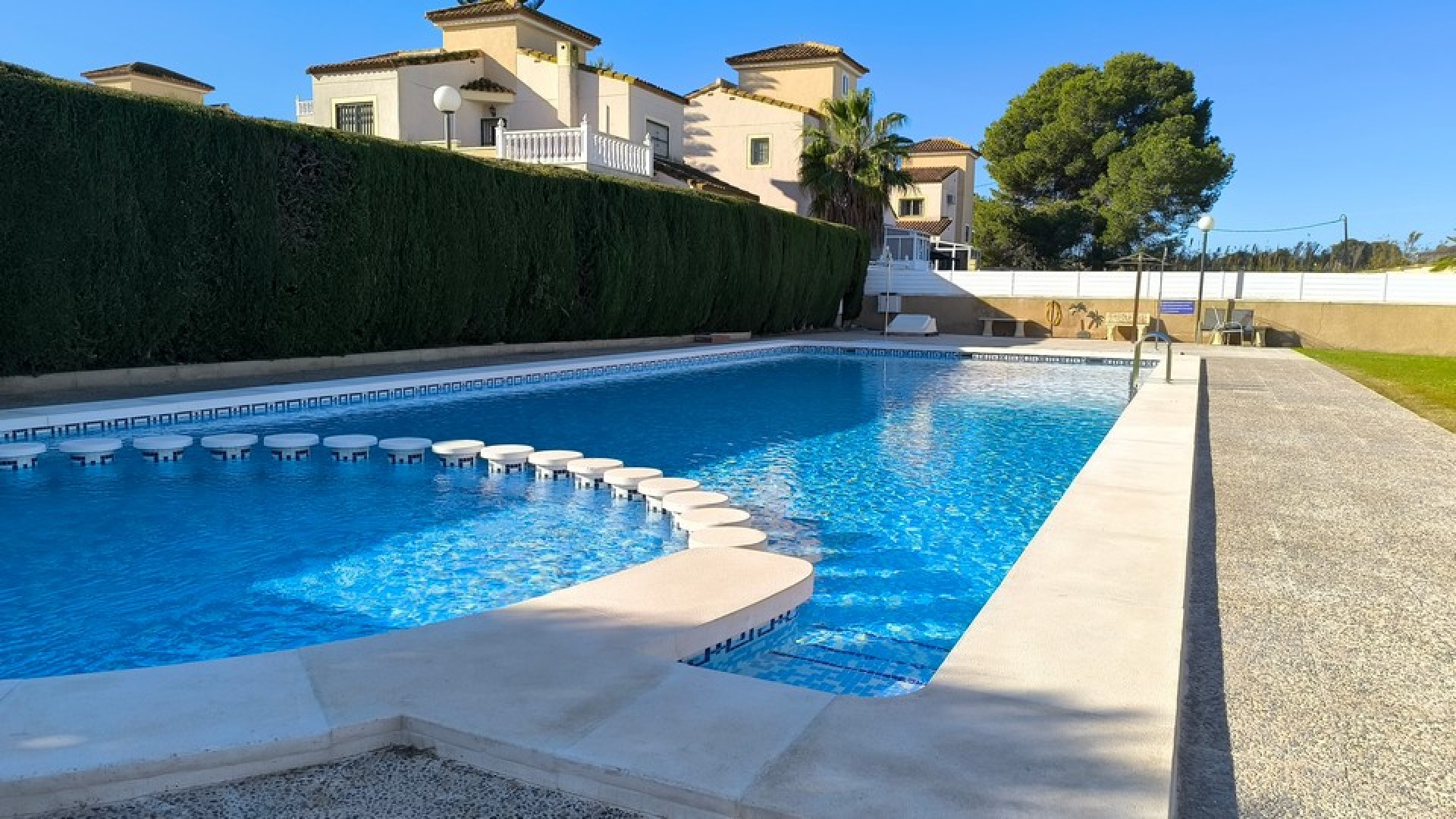 Resale - Villa - Algorfa - Montebello