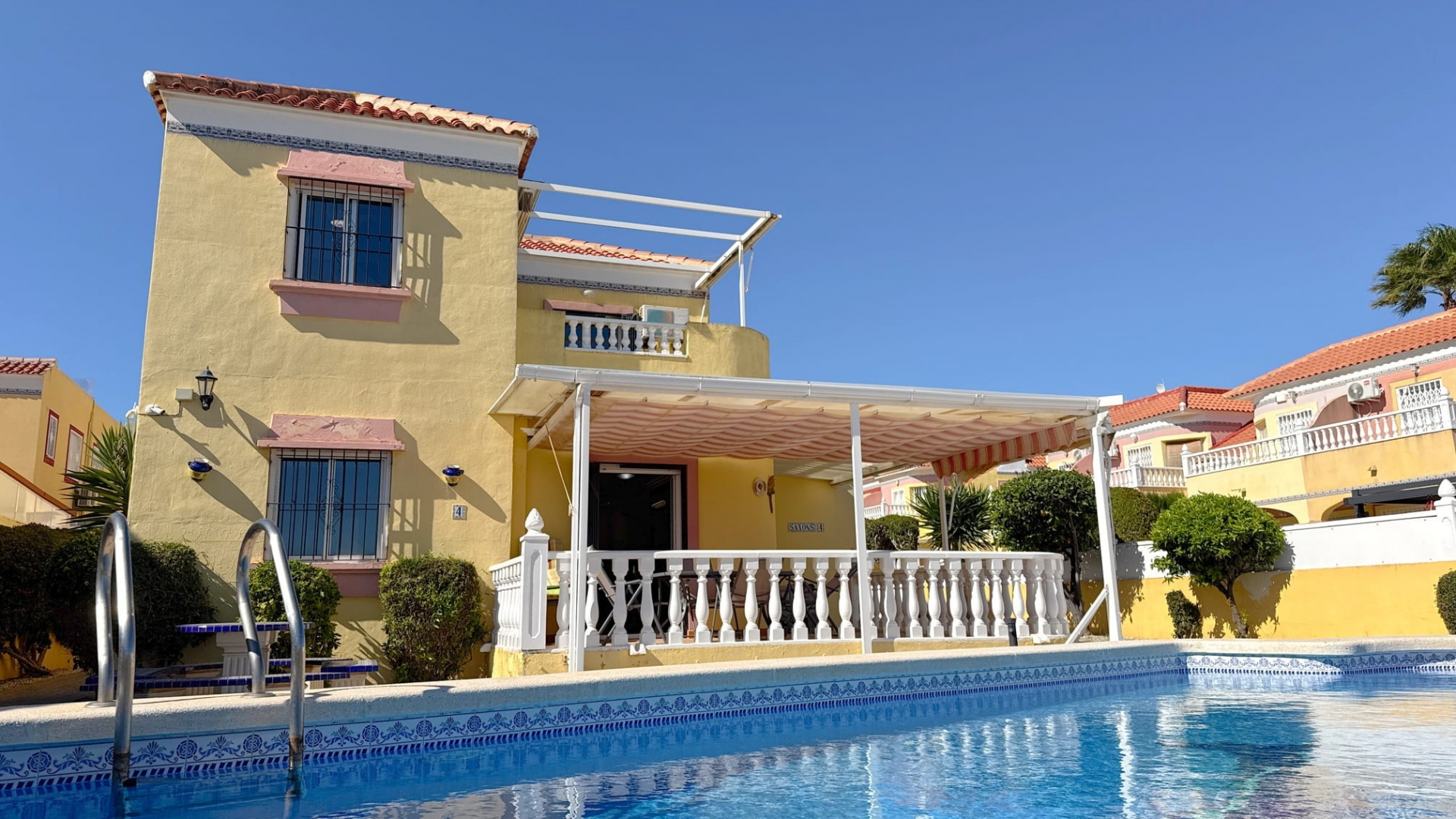Resale - Villa - Cabo Roig - la regia