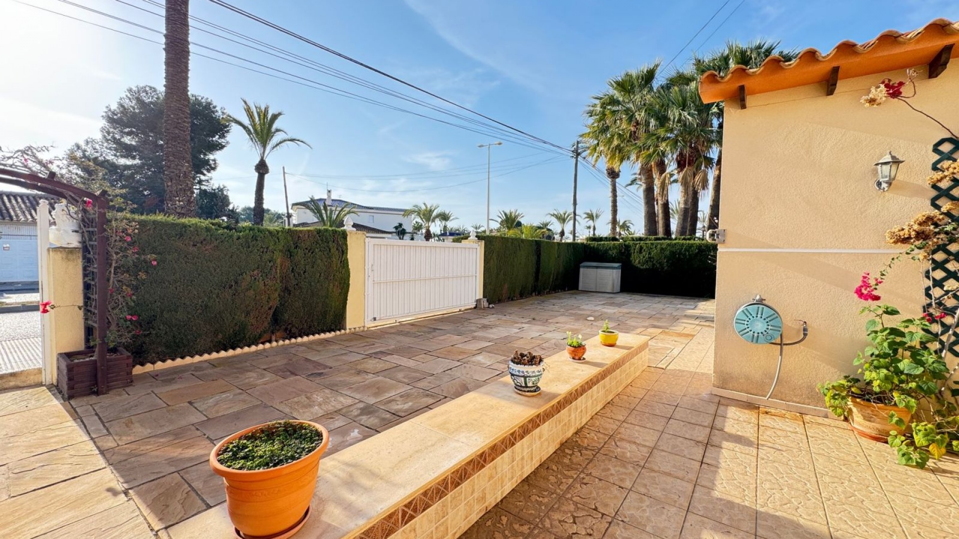 Resale - Villa - Cabo Roig