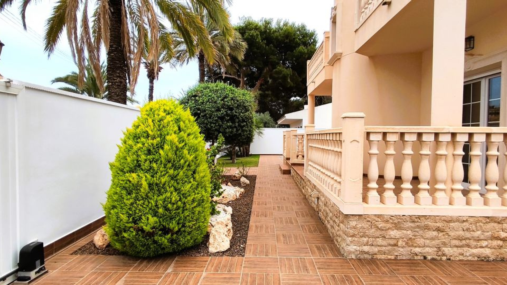 Resale - Villa - Cabo Roig