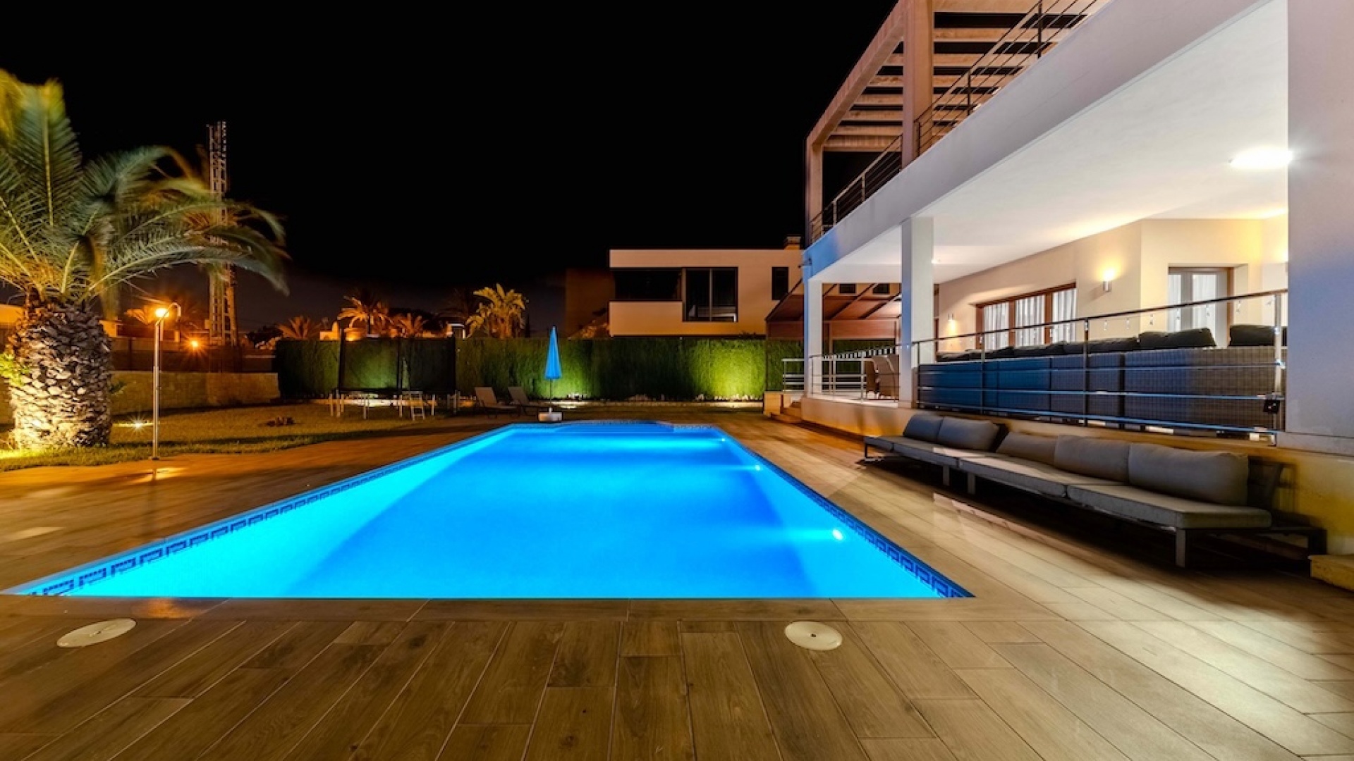 Resale - Villa - Cabo Roig