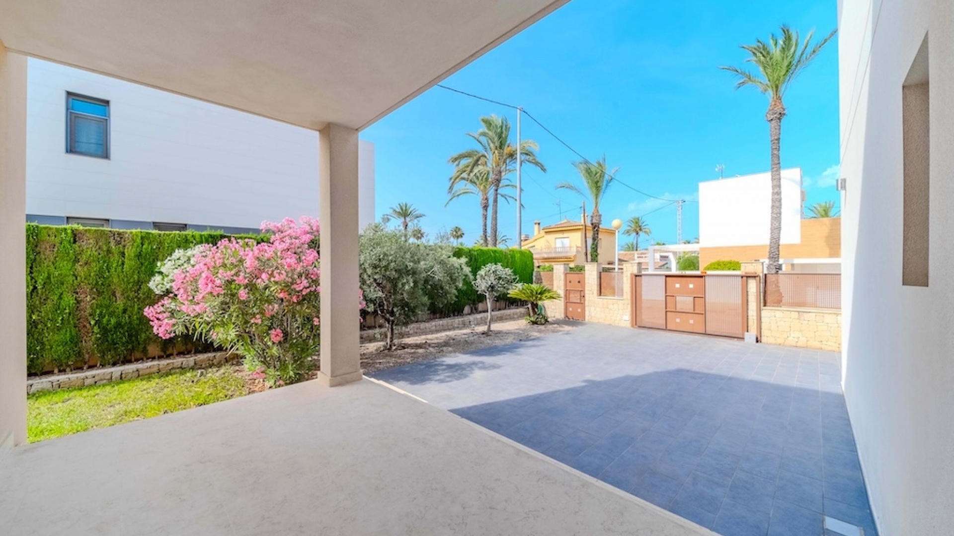 Resale - Villa - Cabo Roig