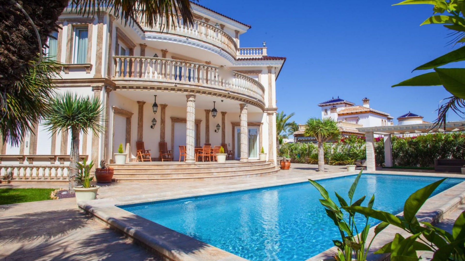 Resale - Villa - Cabo Roig