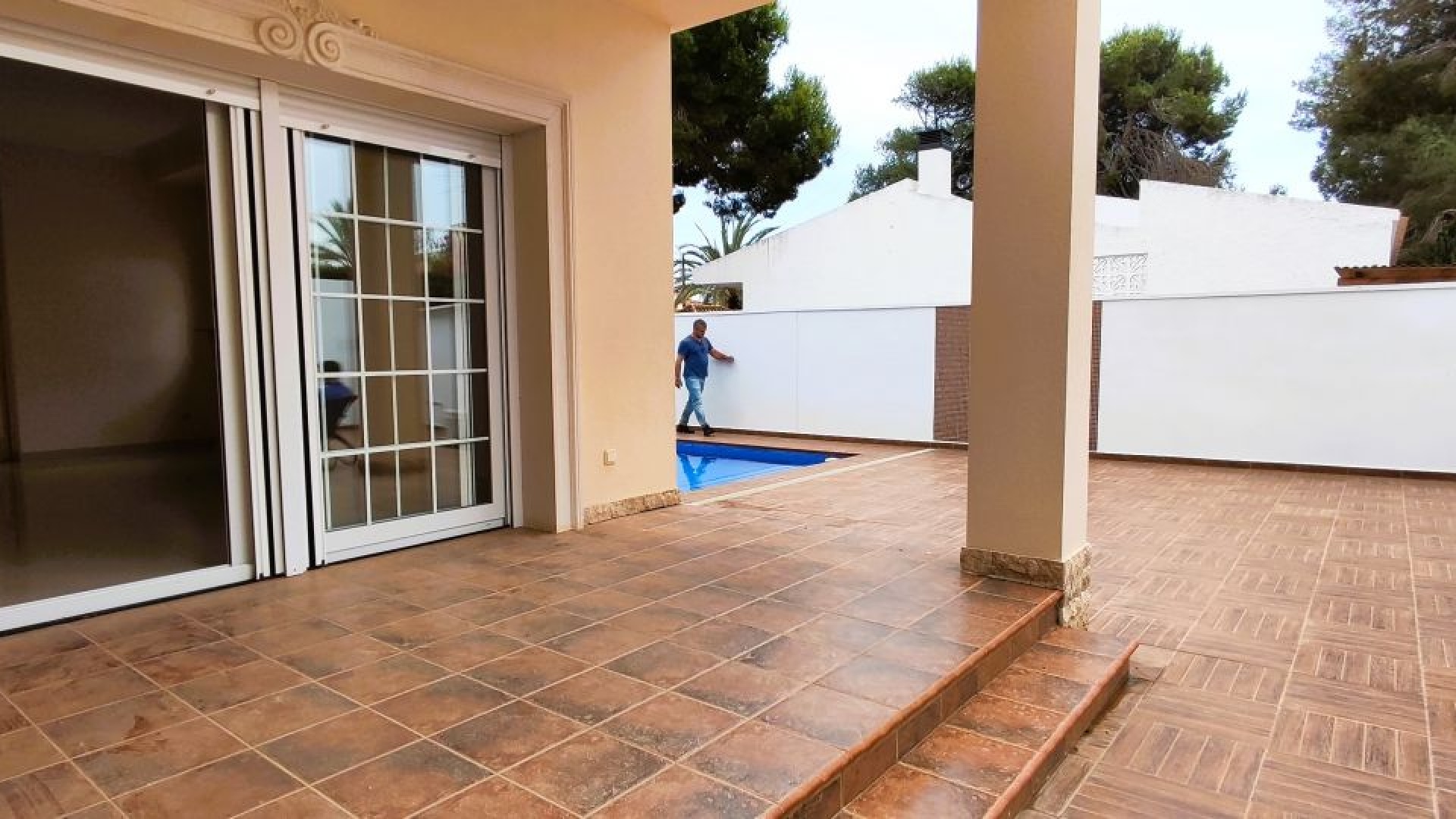 Resale - Villa - Cabo Roig