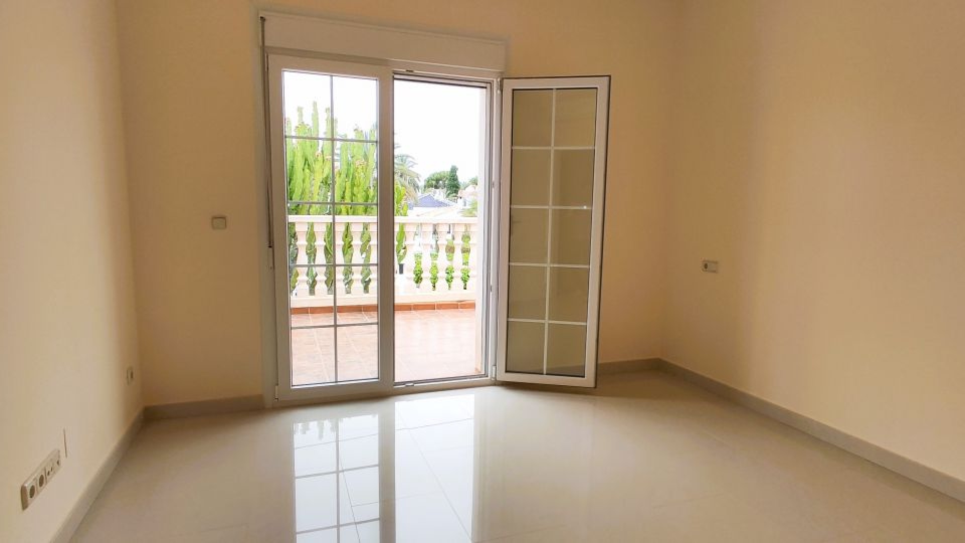 Resale - Villa - Cabo Roig