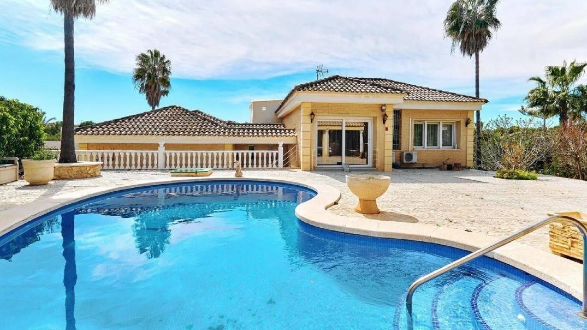 Resale - Villa - Campoamor