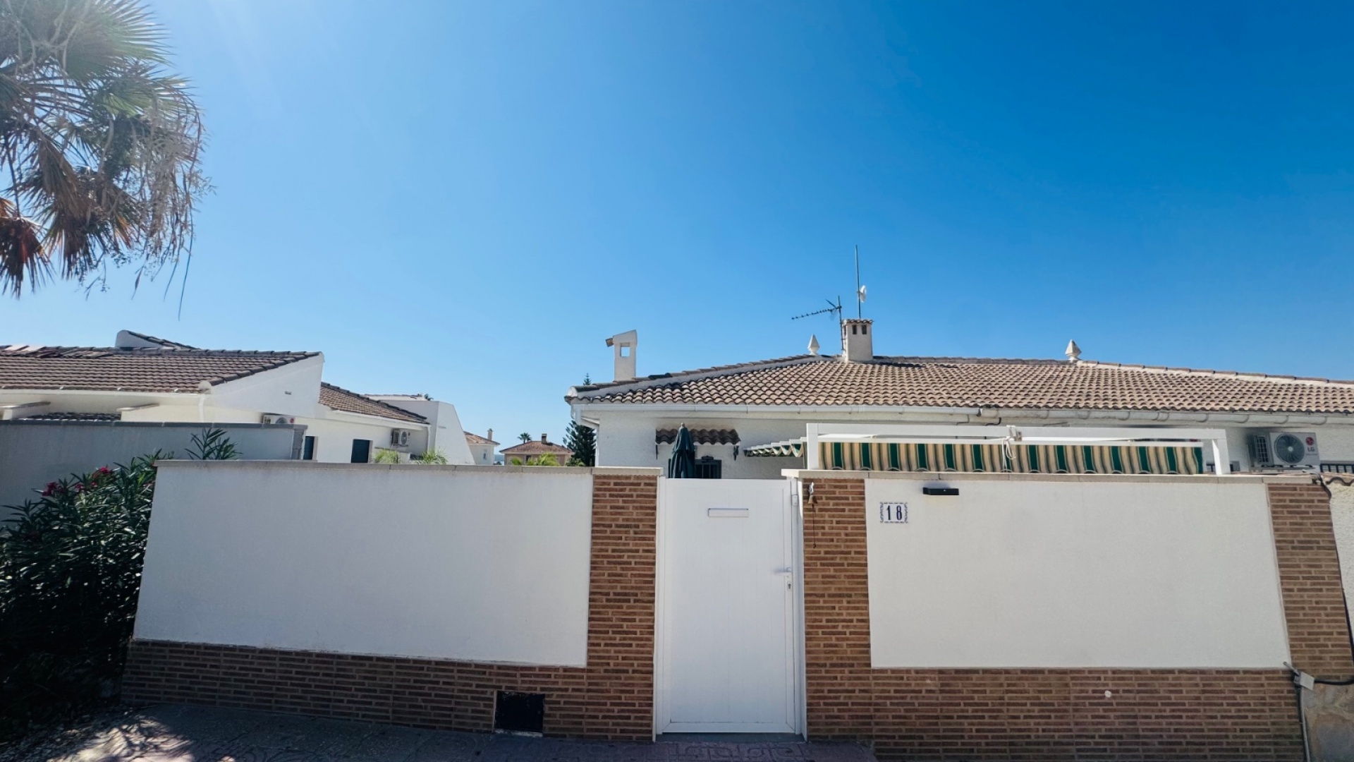 Resale - Villa - Ciudad Quesada - Pueblo Bravo