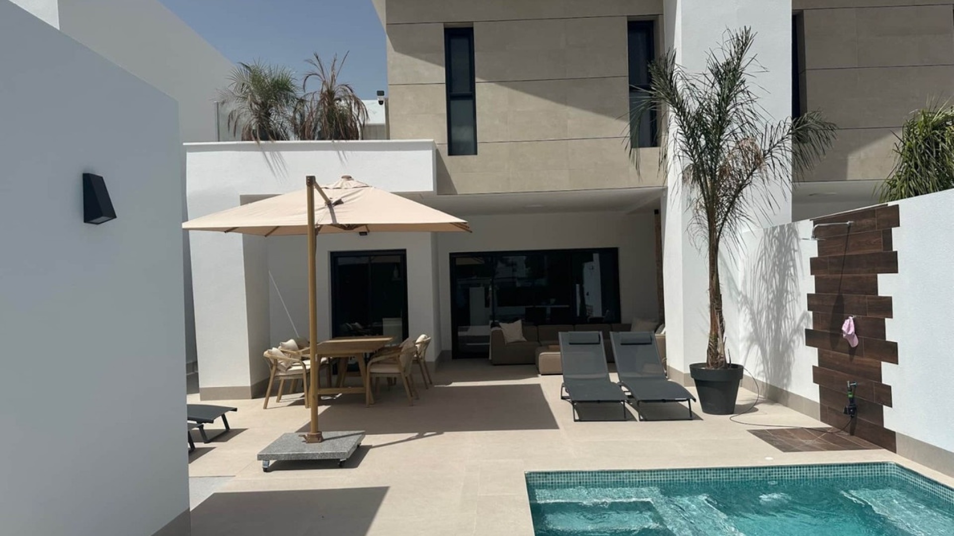 Resale - Villa - Dolores - Dolores Centro