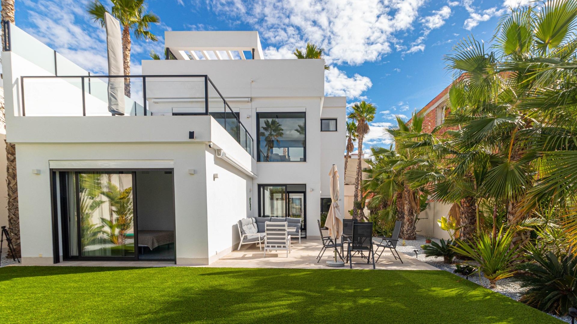 Resale - Villa - La Marina