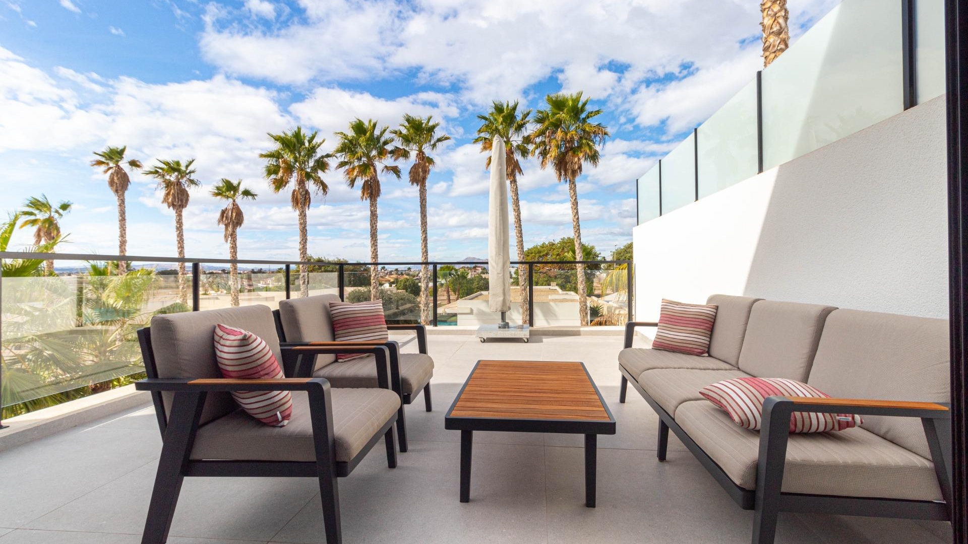 Resale - Villa - La Marina