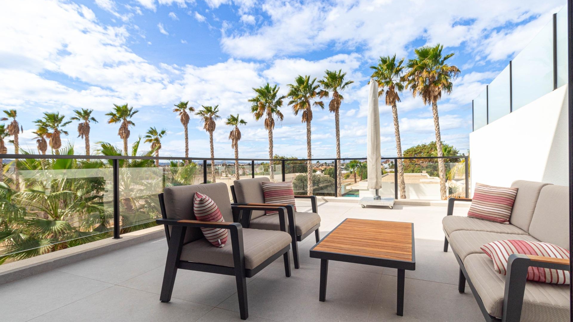 Resale - Villa - La Marina