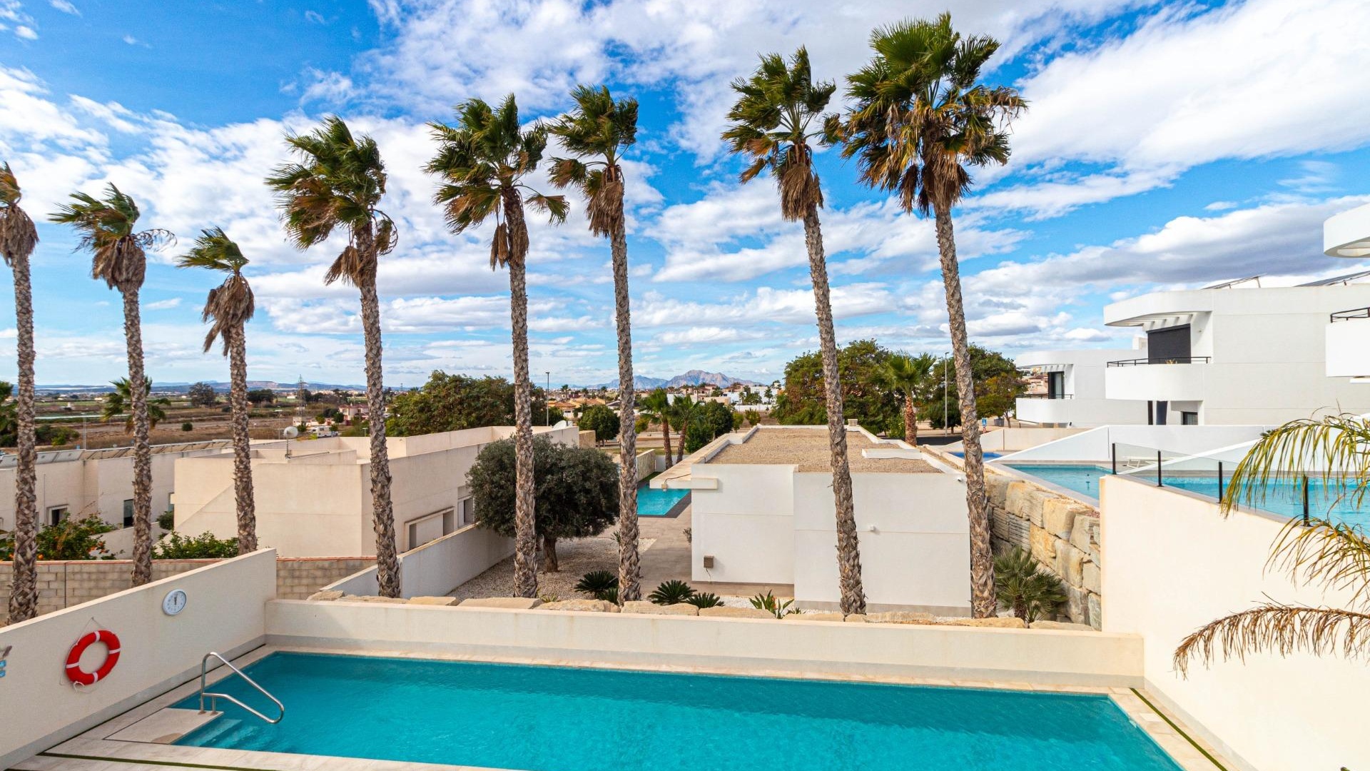 Resale - Villa - La Marina