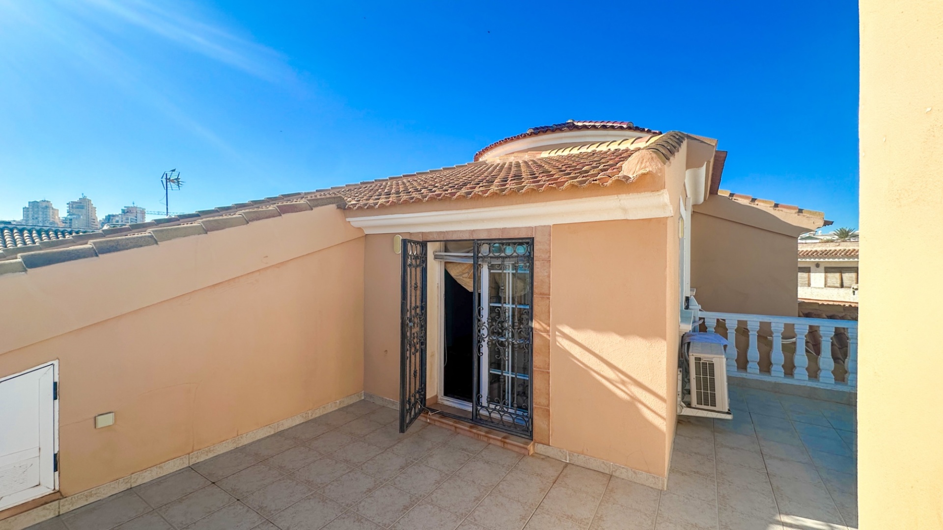 Resale - Villa - La Mata - Beachside La Mata