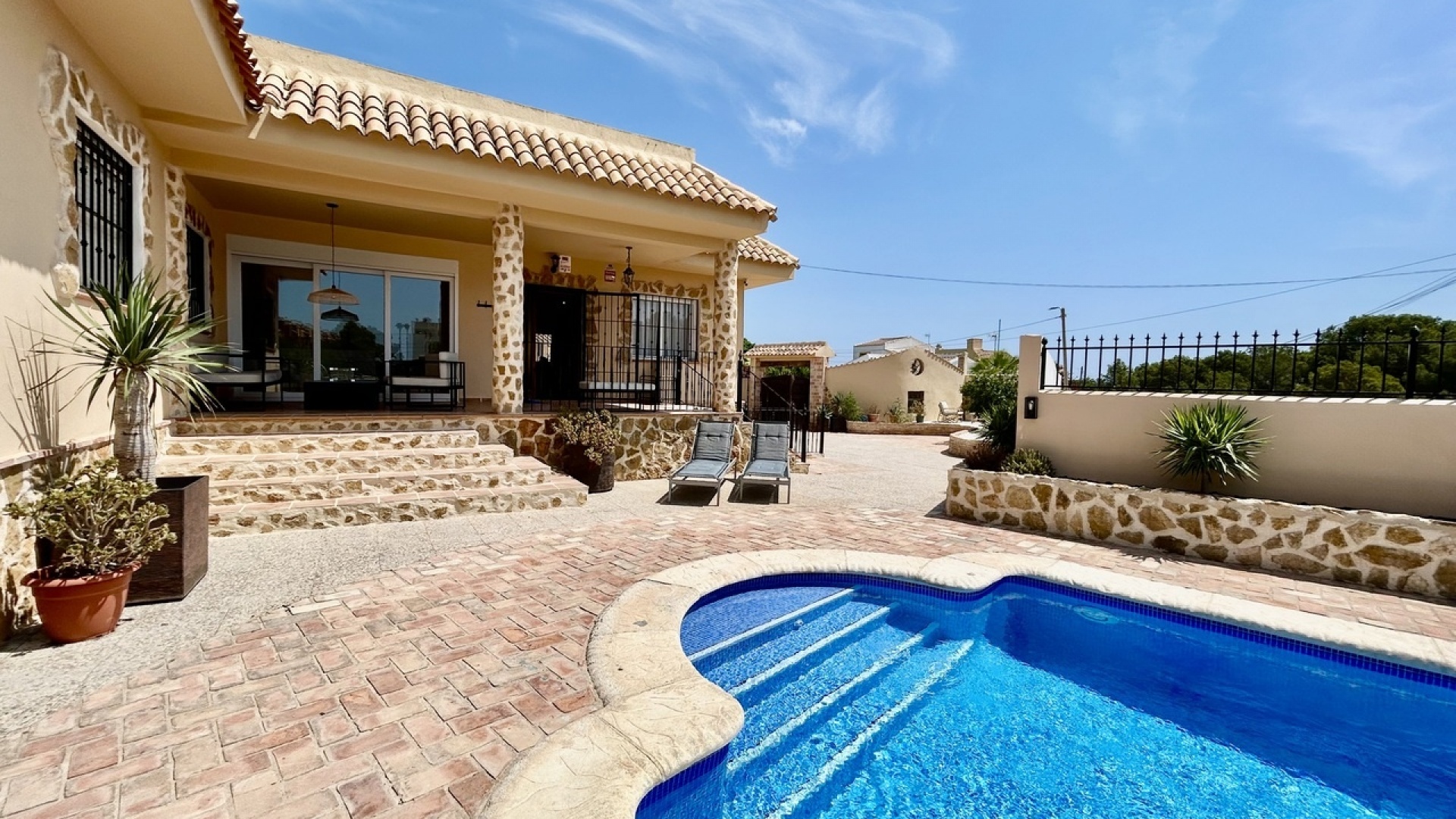 Resale - Villa - La Zenia