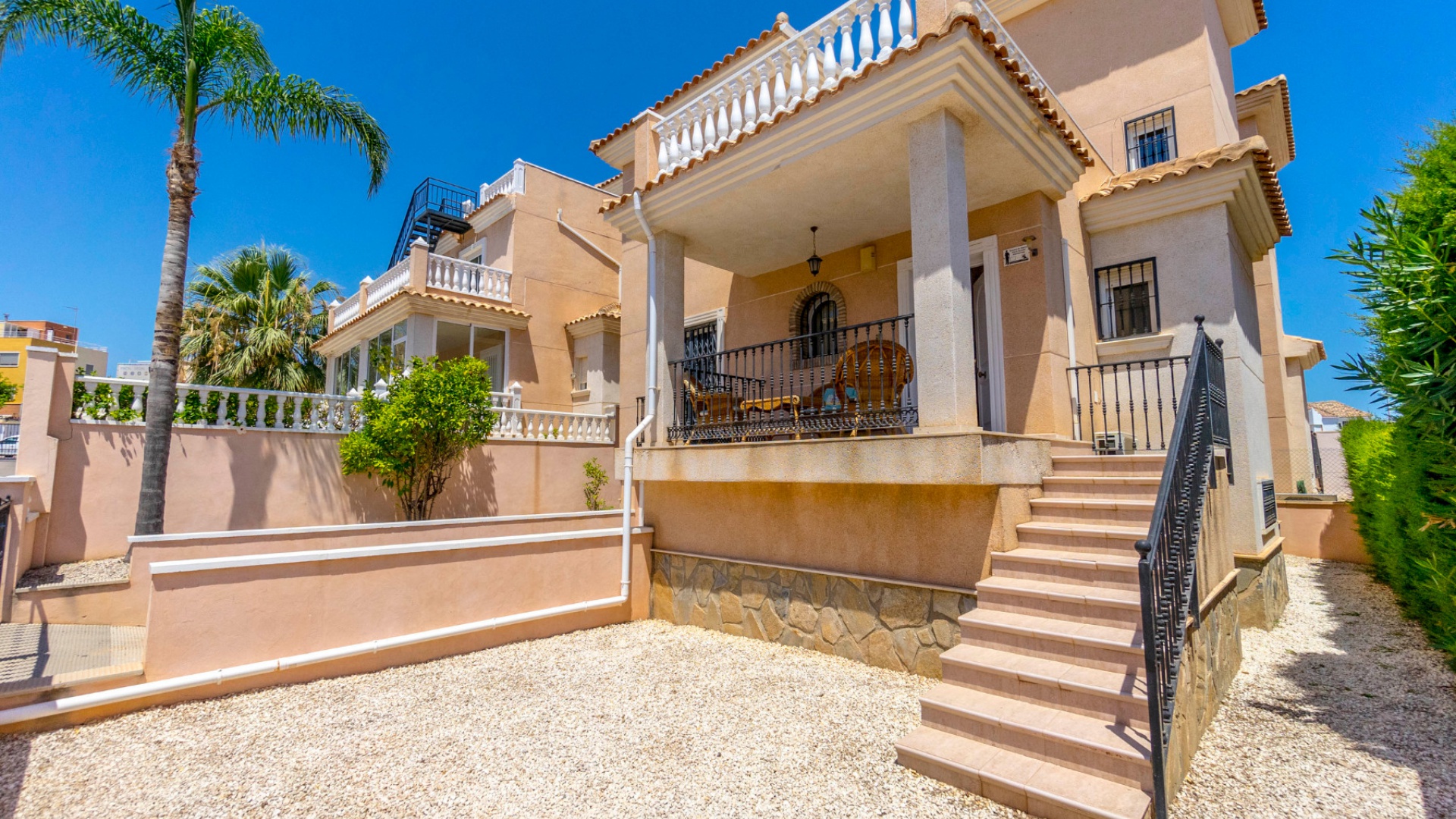 Resale - Villa - Los Altos - royal park