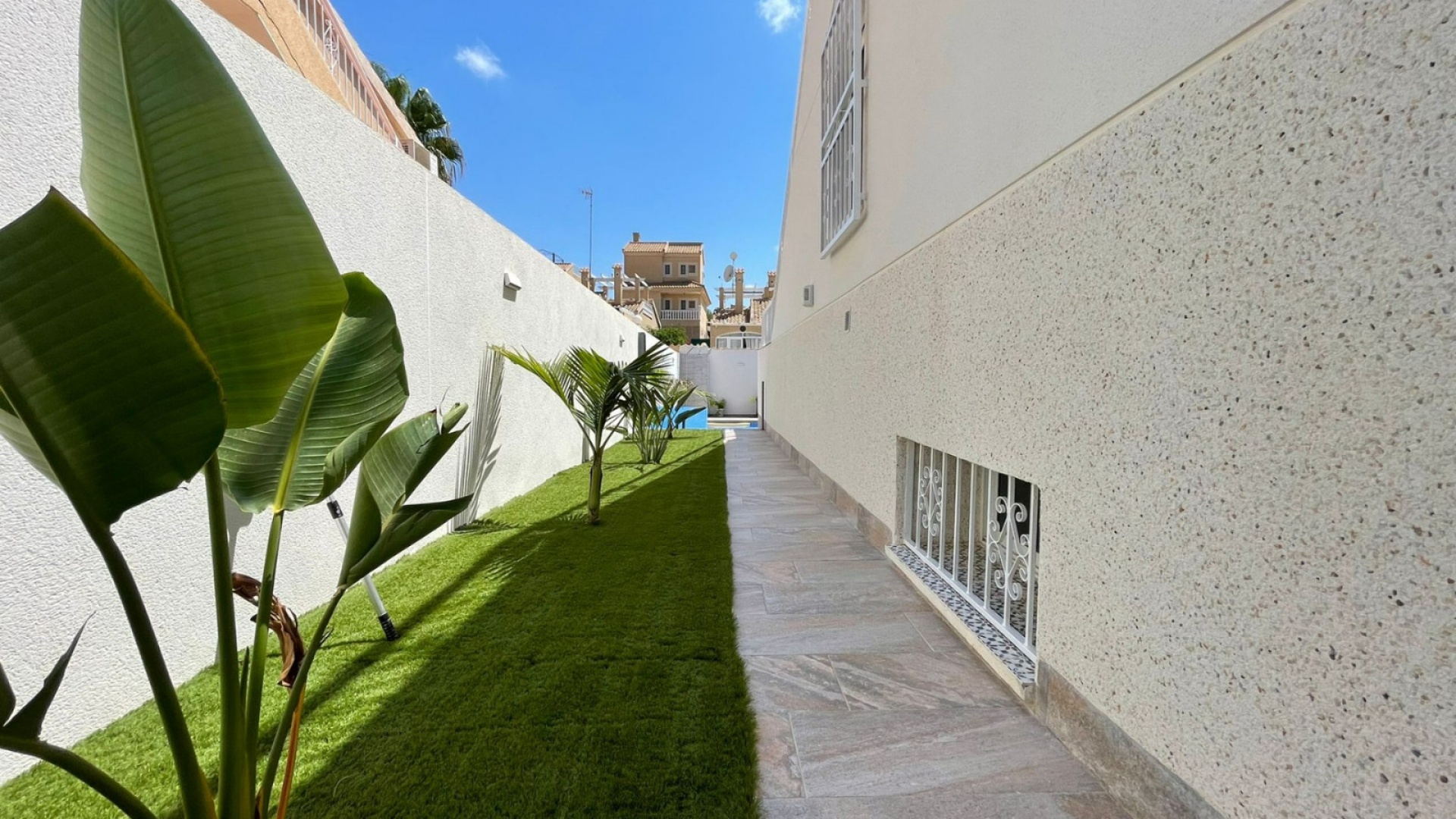 Resale - Villa - Los Altos