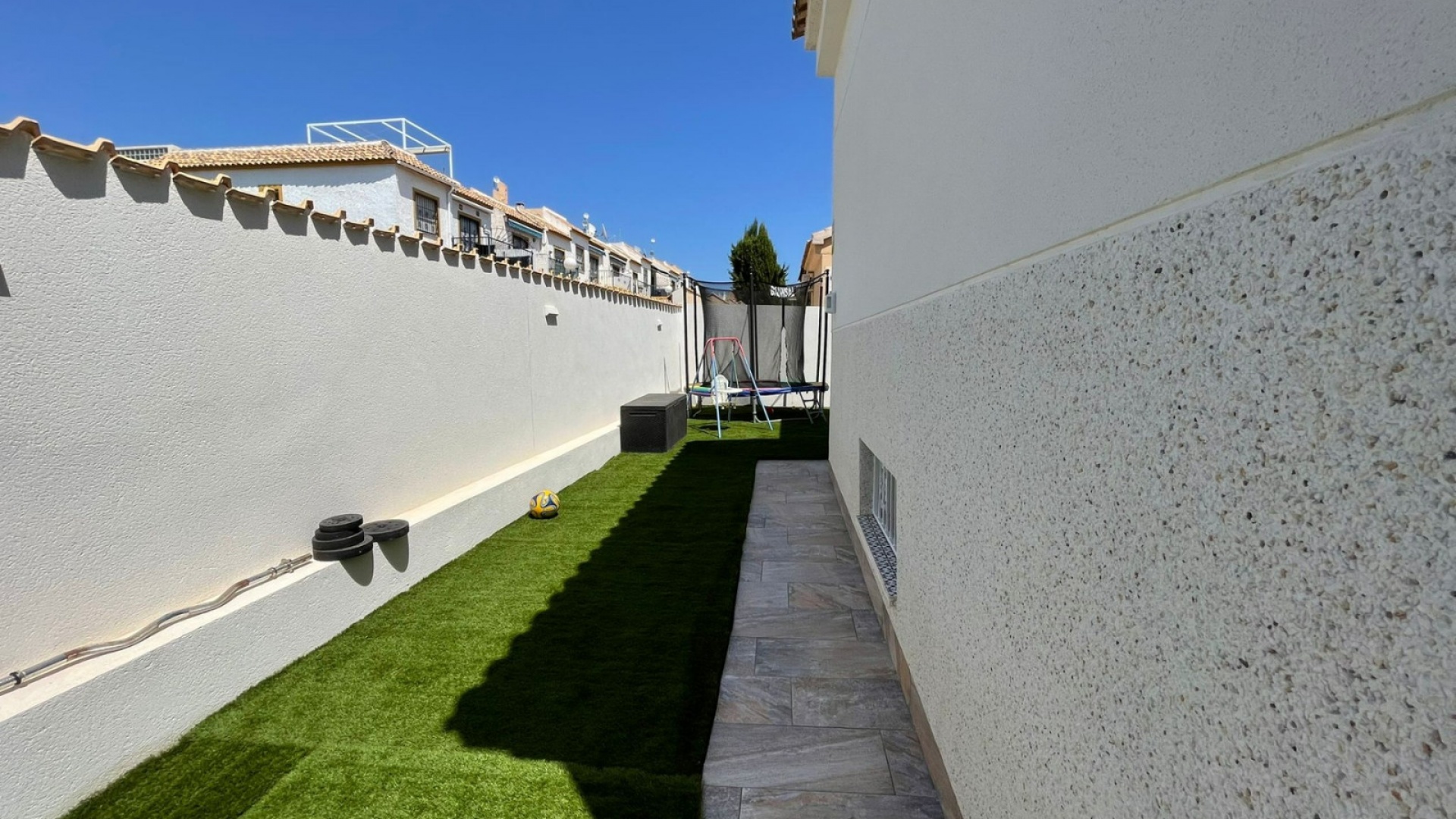 Resale - Villa - Los Altos