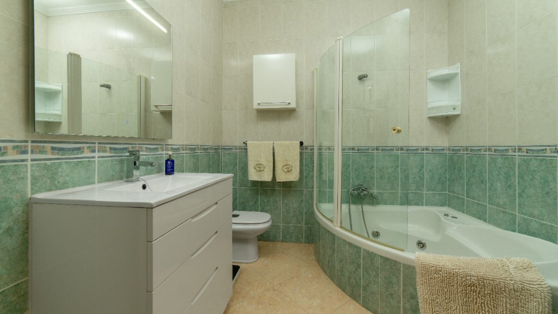 Resale - Villa - Los Altos