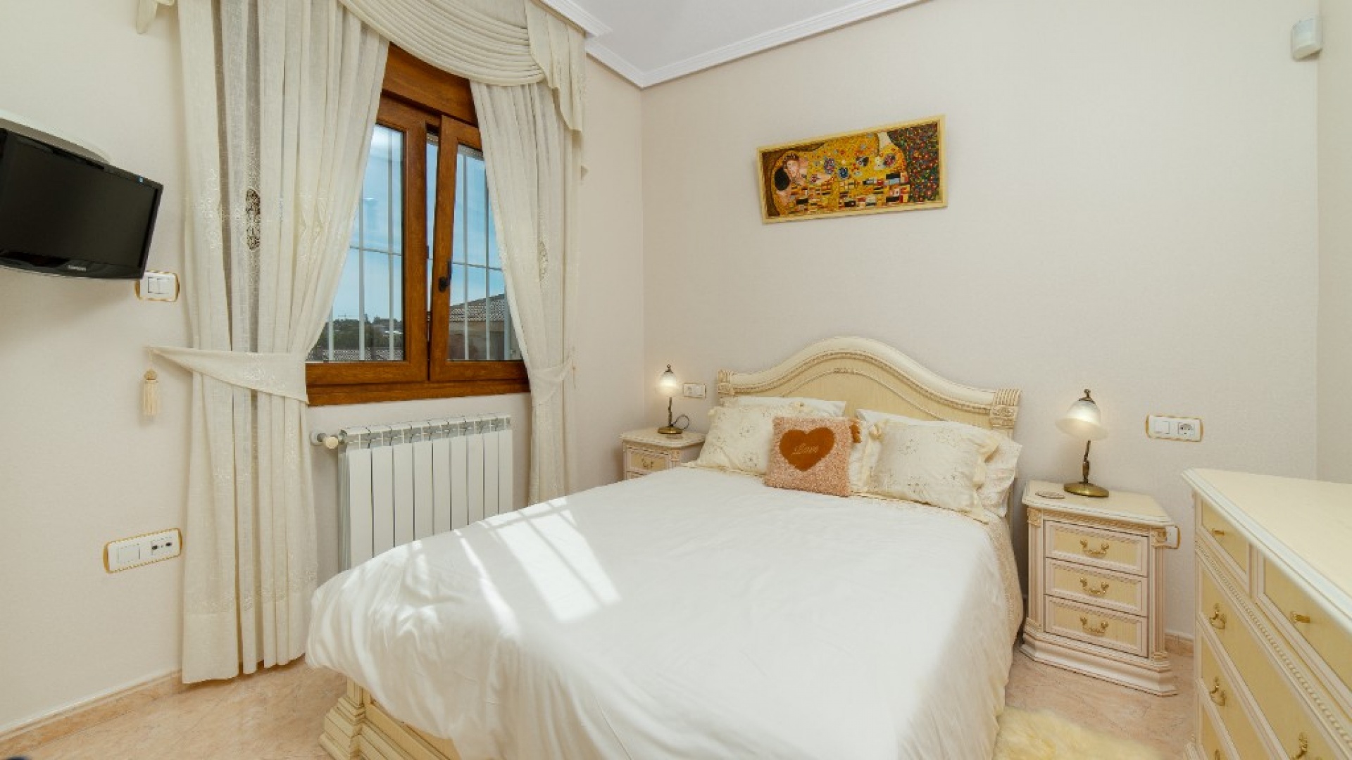 Resale - Villa - Los Altos