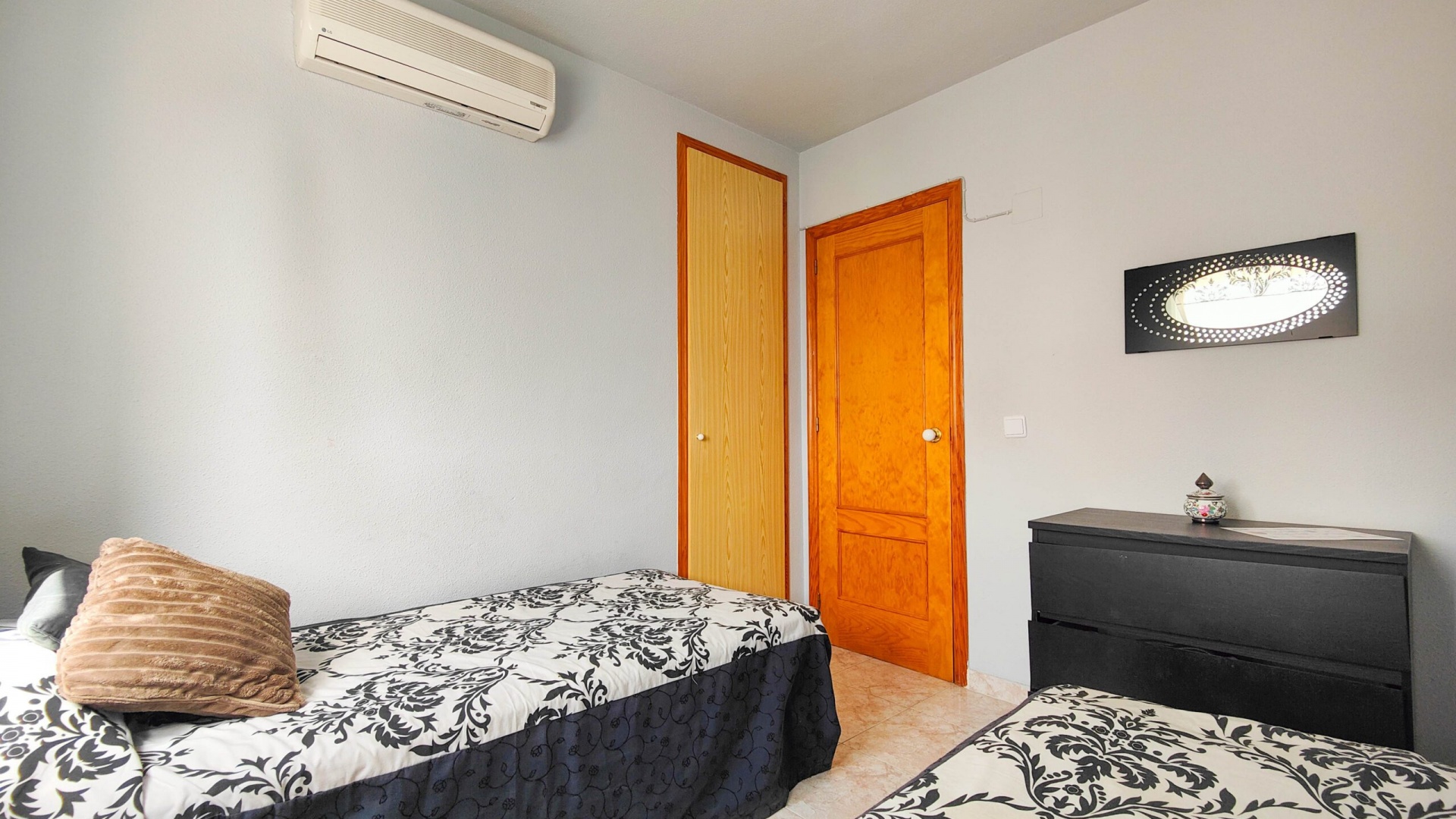 Resale - Villa - Los Altos