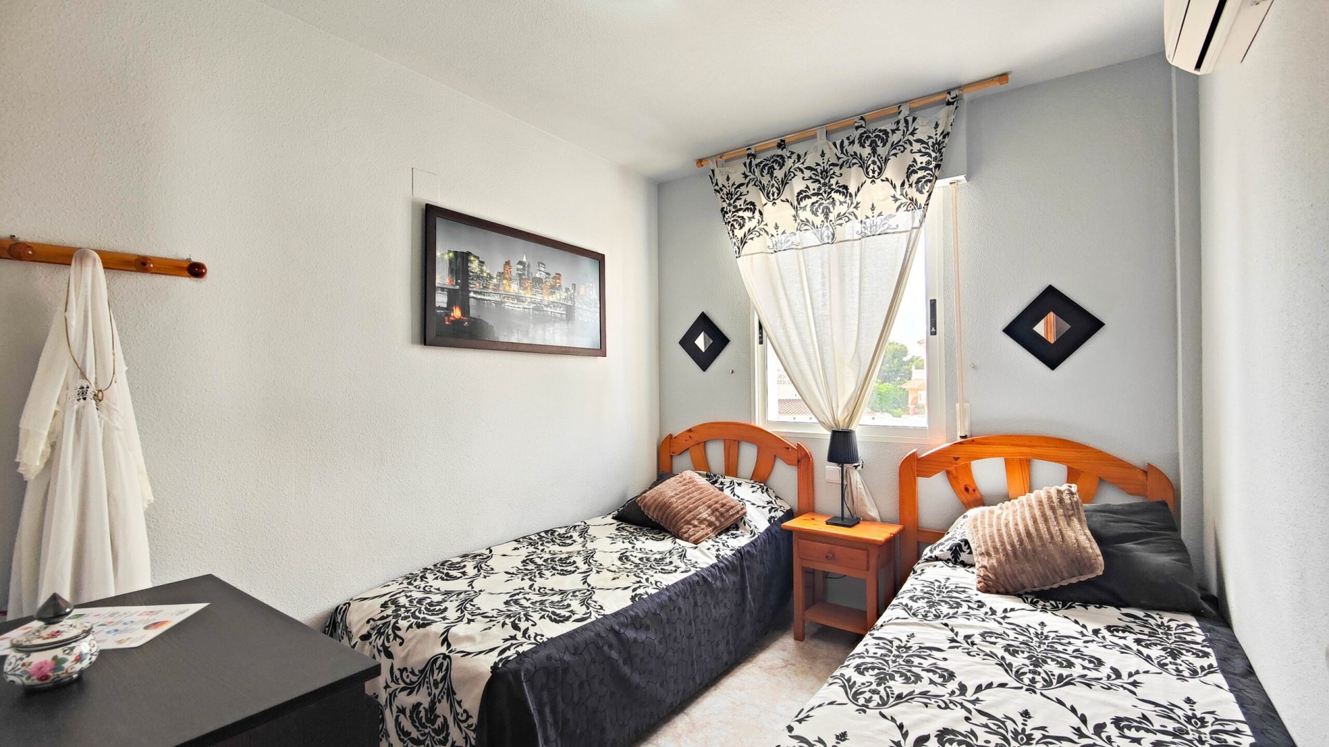 Resale - Villa - Los Altos