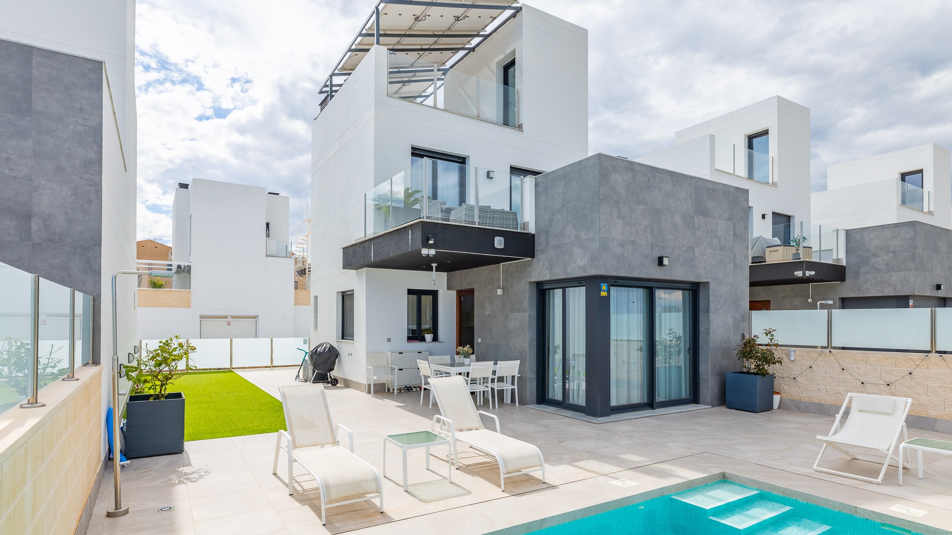 Resale - Villa - Los Balcones