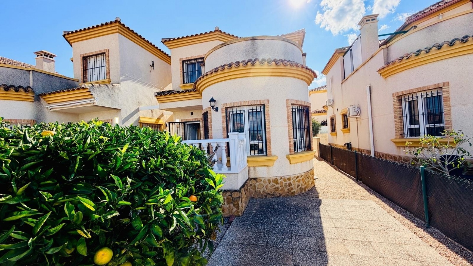 Resale - Villa - Los Montesinos - La Herada