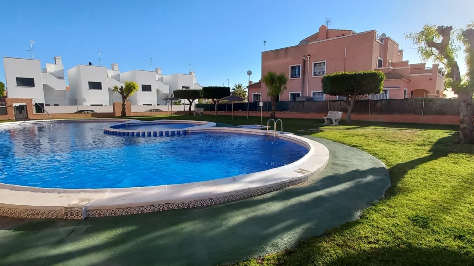 Resale - Villa - Los Montesinos - La Herrada