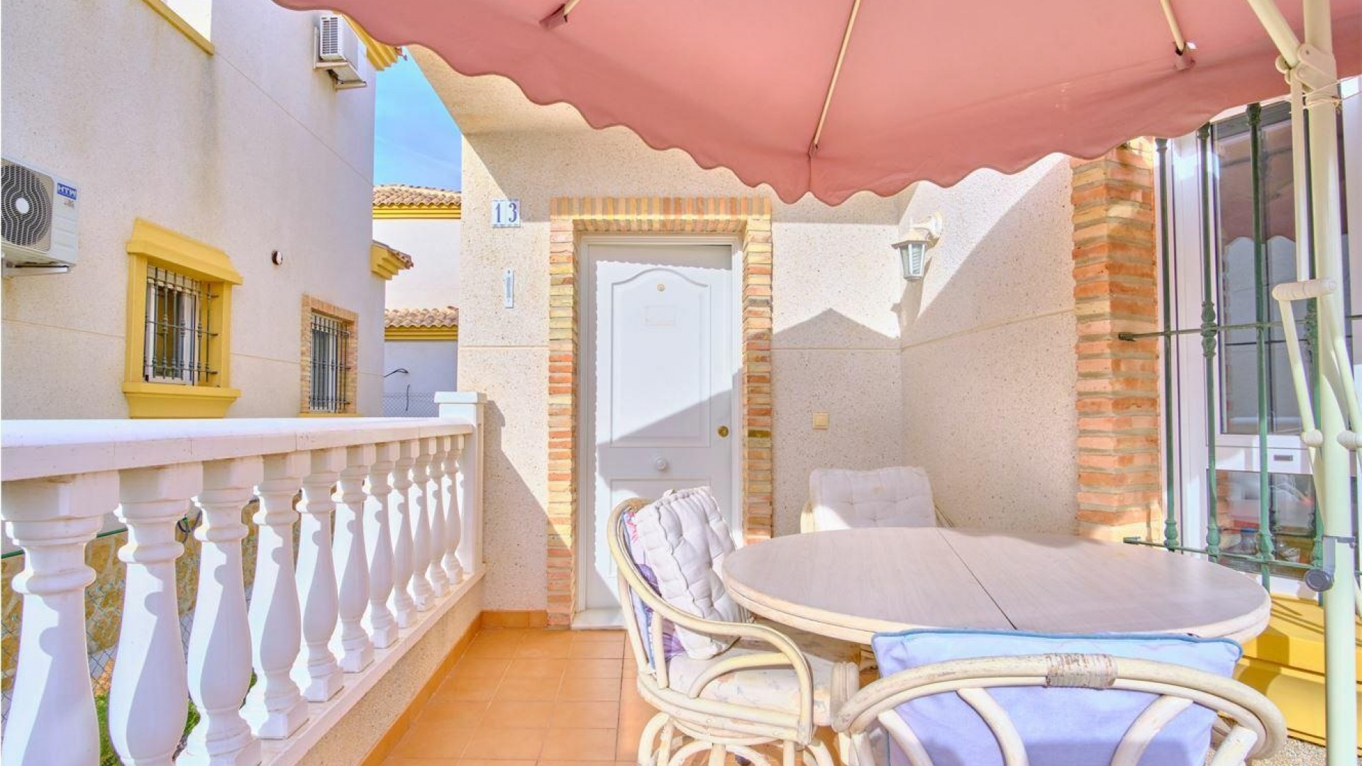 Resale - Villa - Los Montesinos - La Herrada