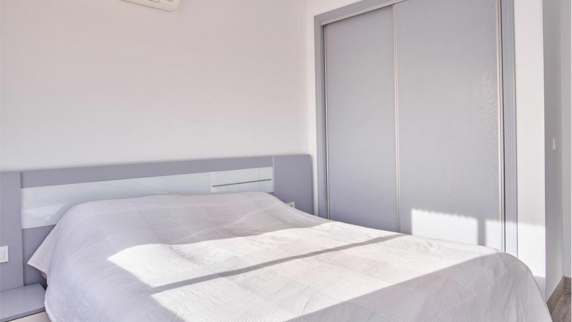 Resale - Villa - Los Montesinos - La Herrada