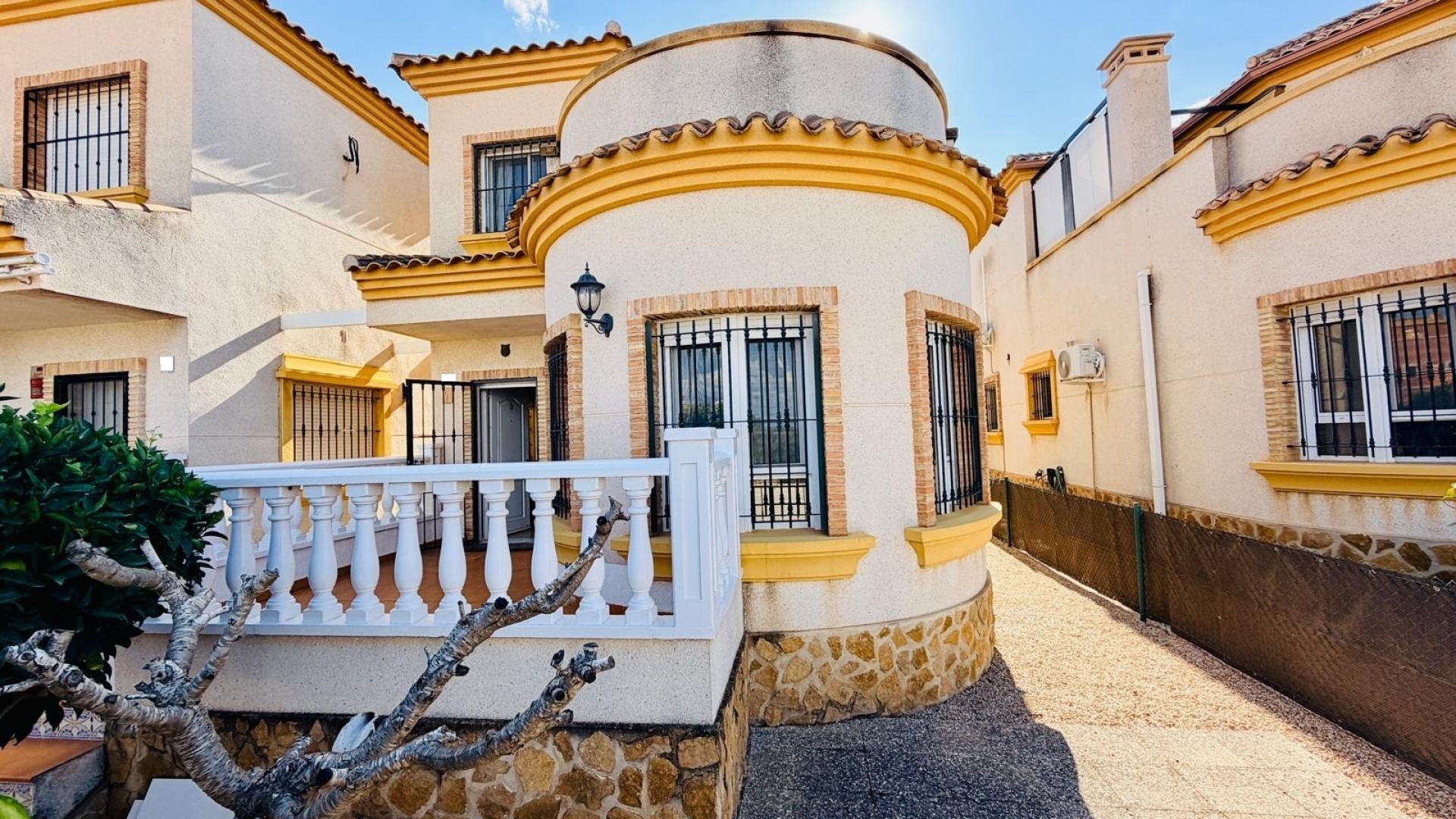 Resale - Villa - Los Montesinos - La Herrada