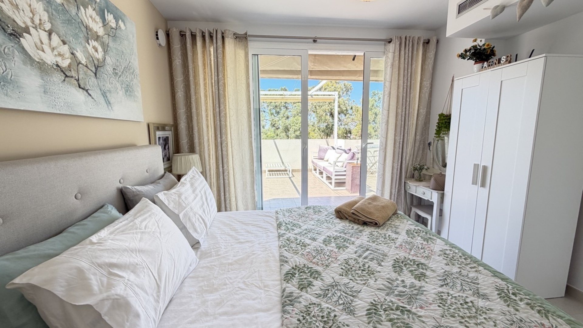Resale - Villa - Mil Palmeras - Beachside Mil Palmeras