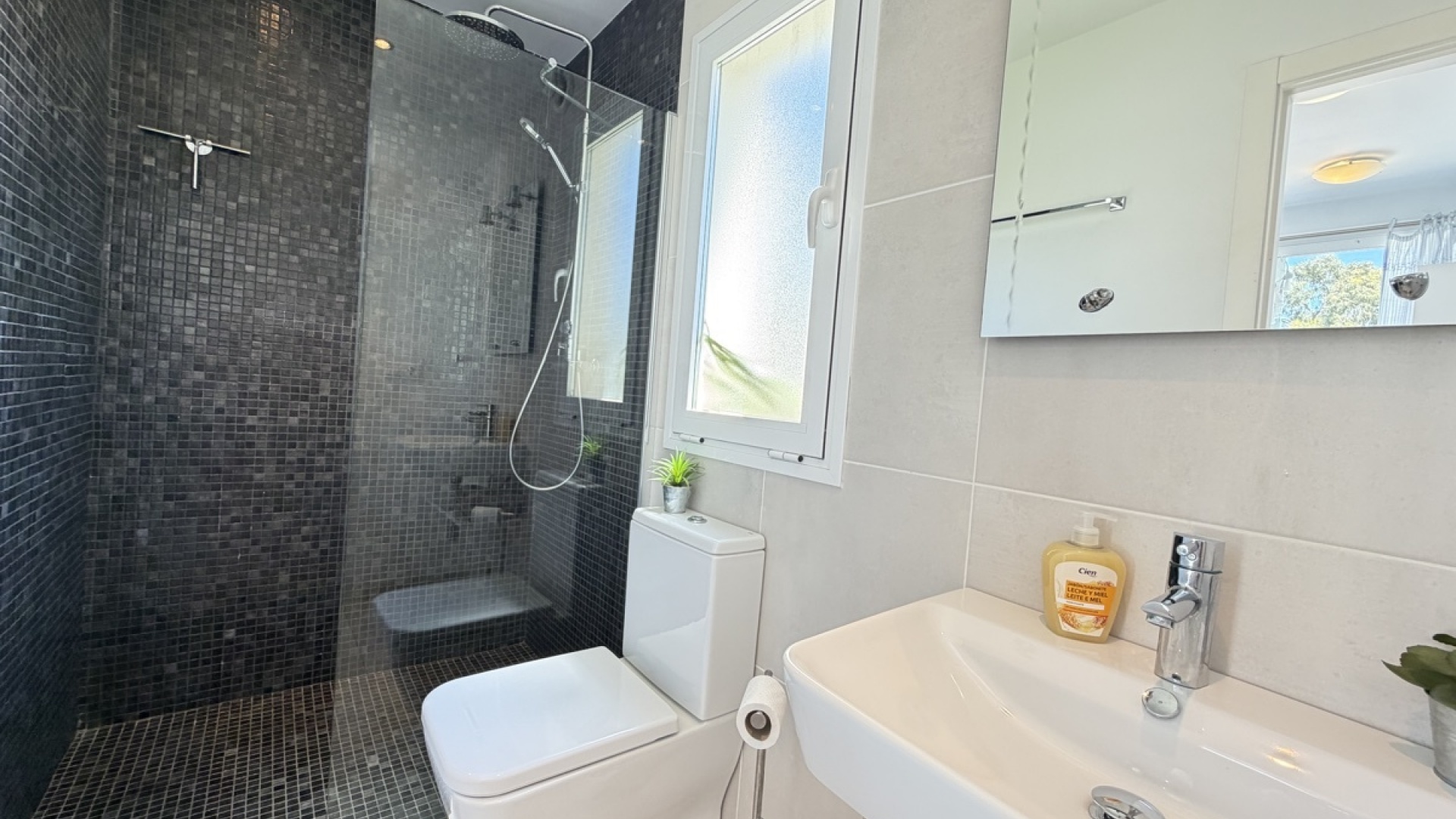 Resale - Villa - Mil Palmeras - Beachside Mil Palmeras