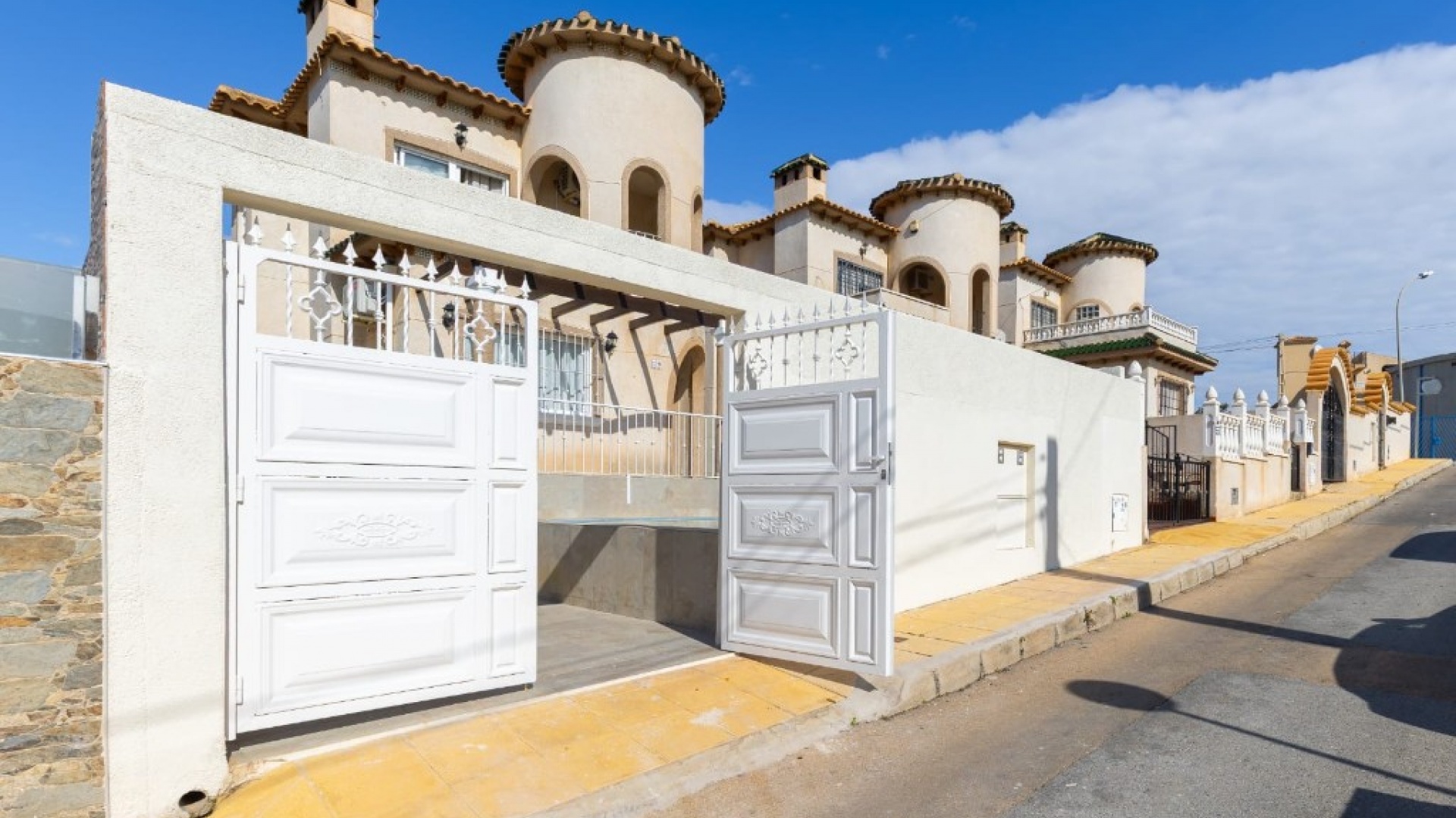 Resale - Villa - Orihuela Costa - Villamartin