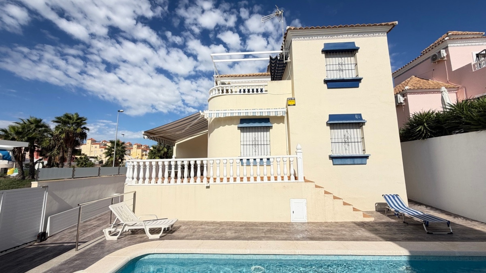 Resale - Villa - Orihuela - Villamartin