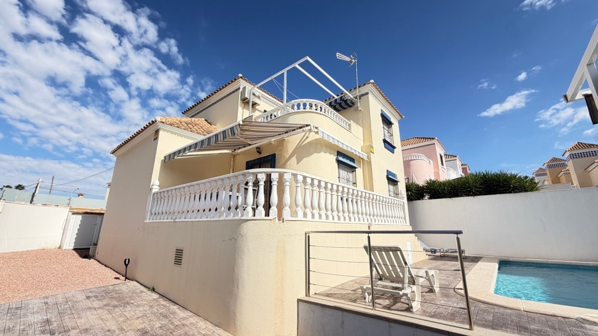 Resale - Villa - Orihuela - Villamartin
