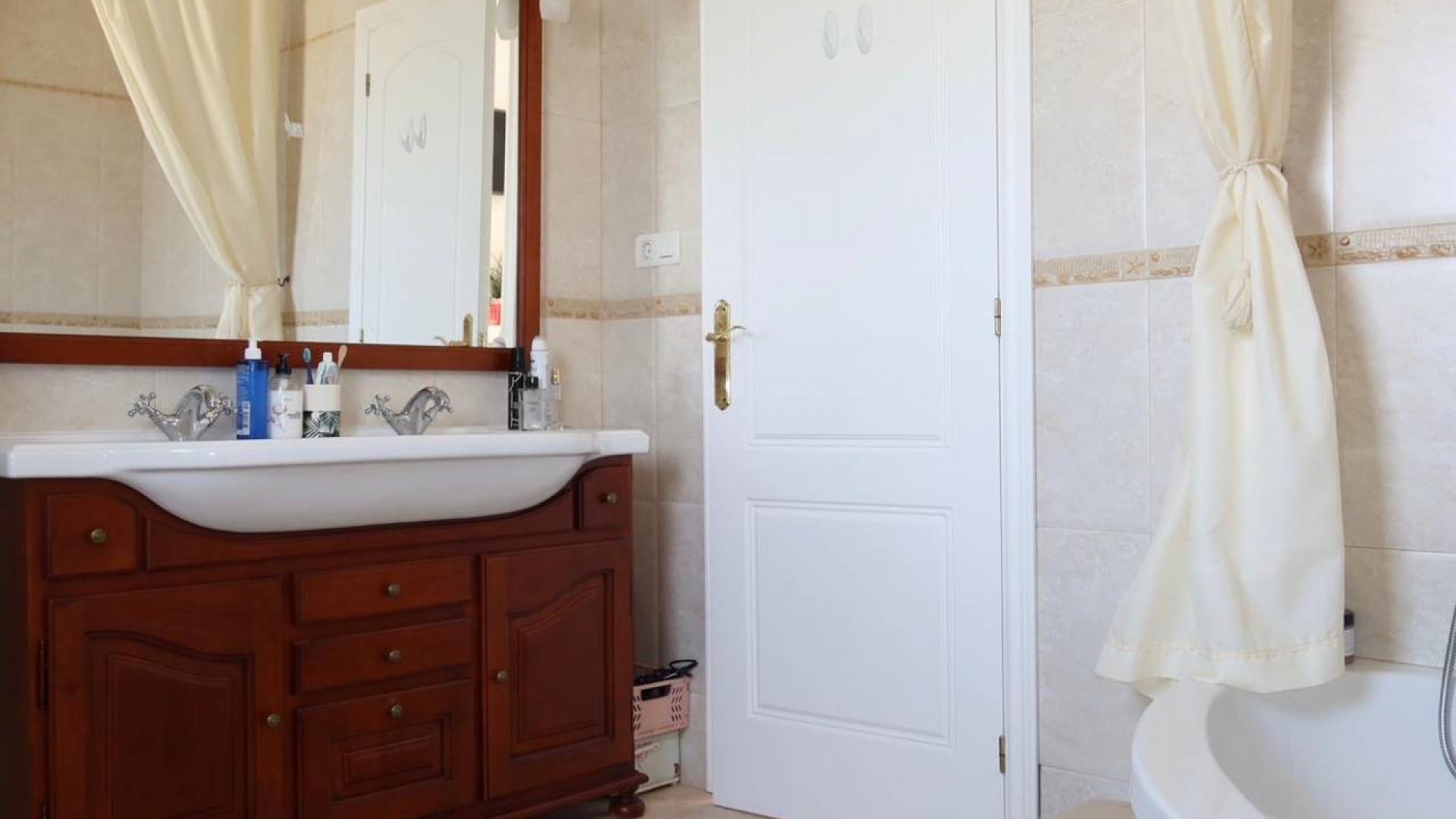 Resale - Villa - Orihuela