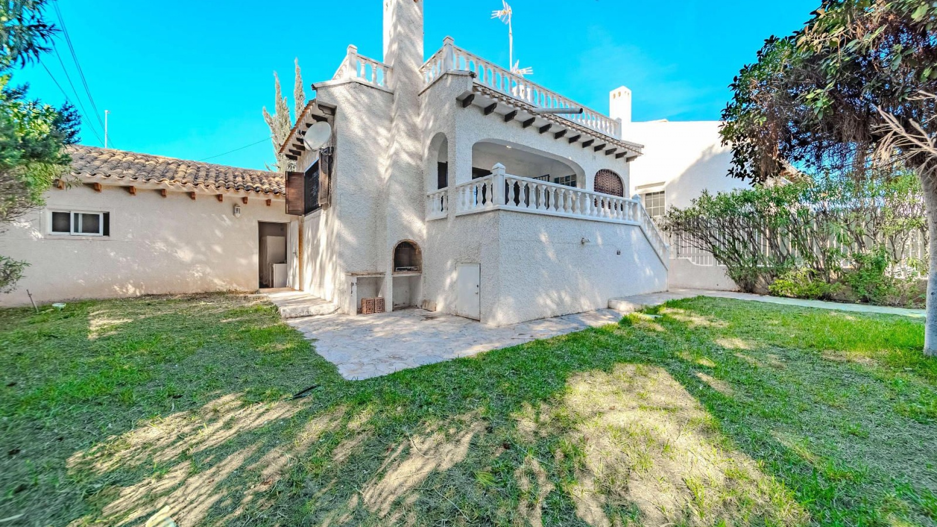 Resale - Villa - Playa Flamenca - beachside playa flamenca