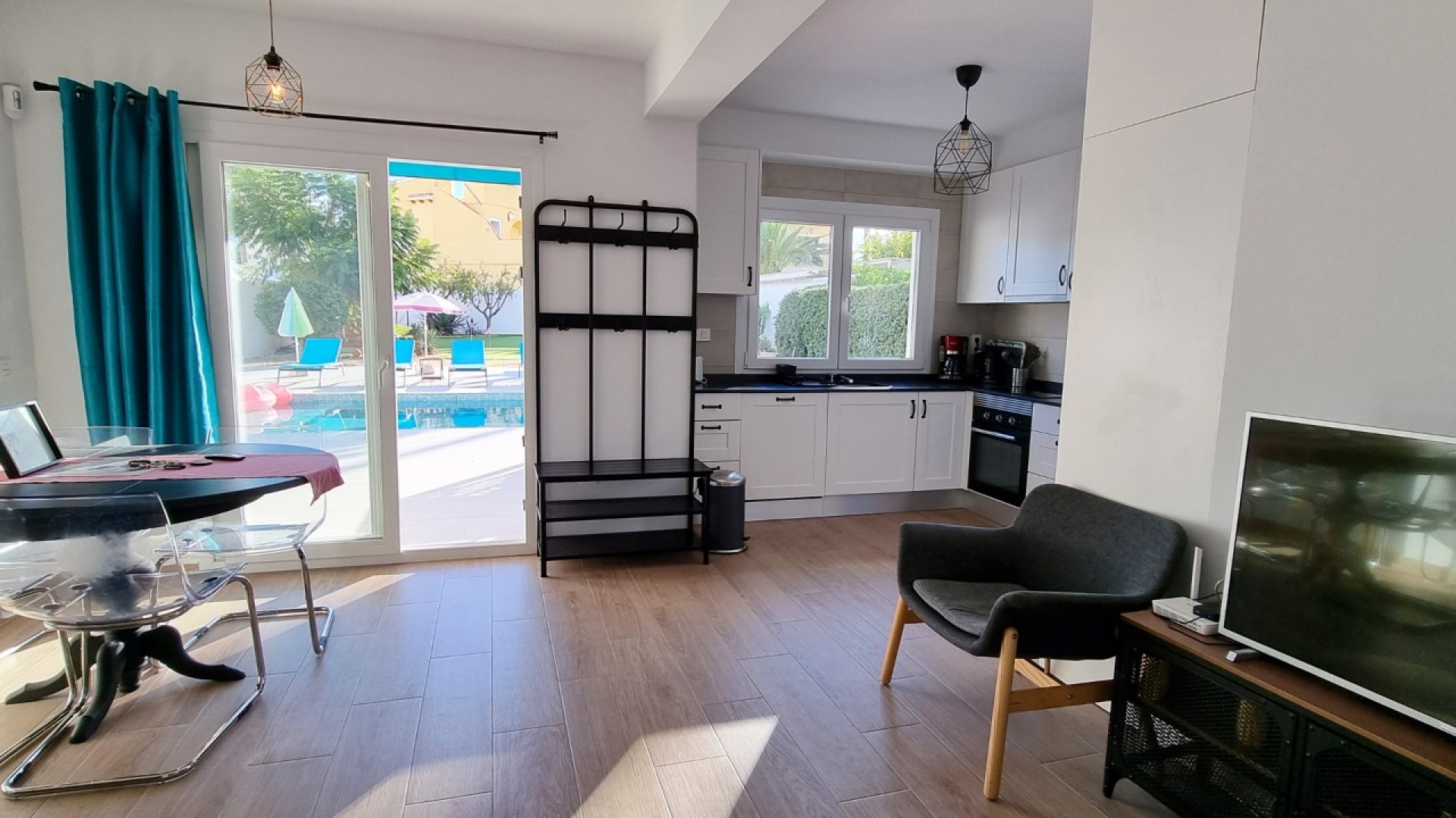 Resale - Villa - Playa Flamenca - beachside playa flamenca